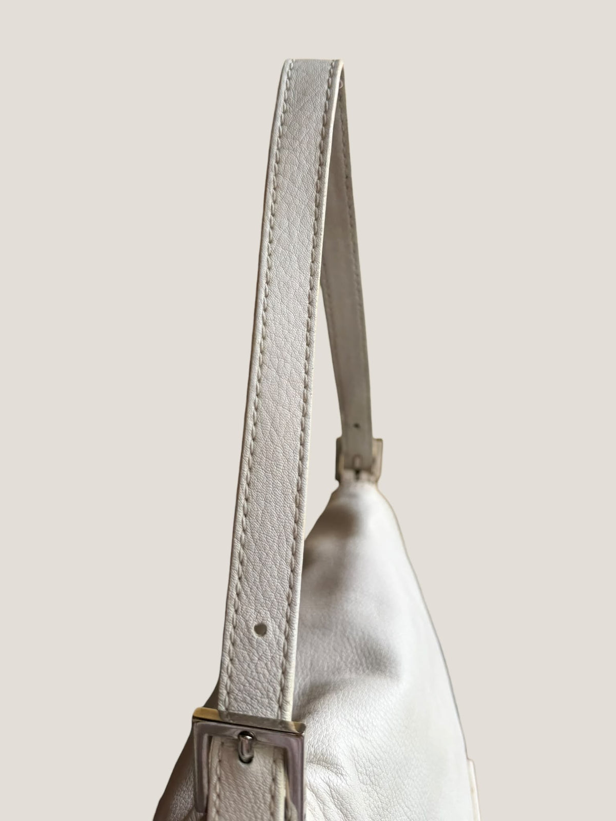 Fendi Mamma Baguette in Pelle Bianca