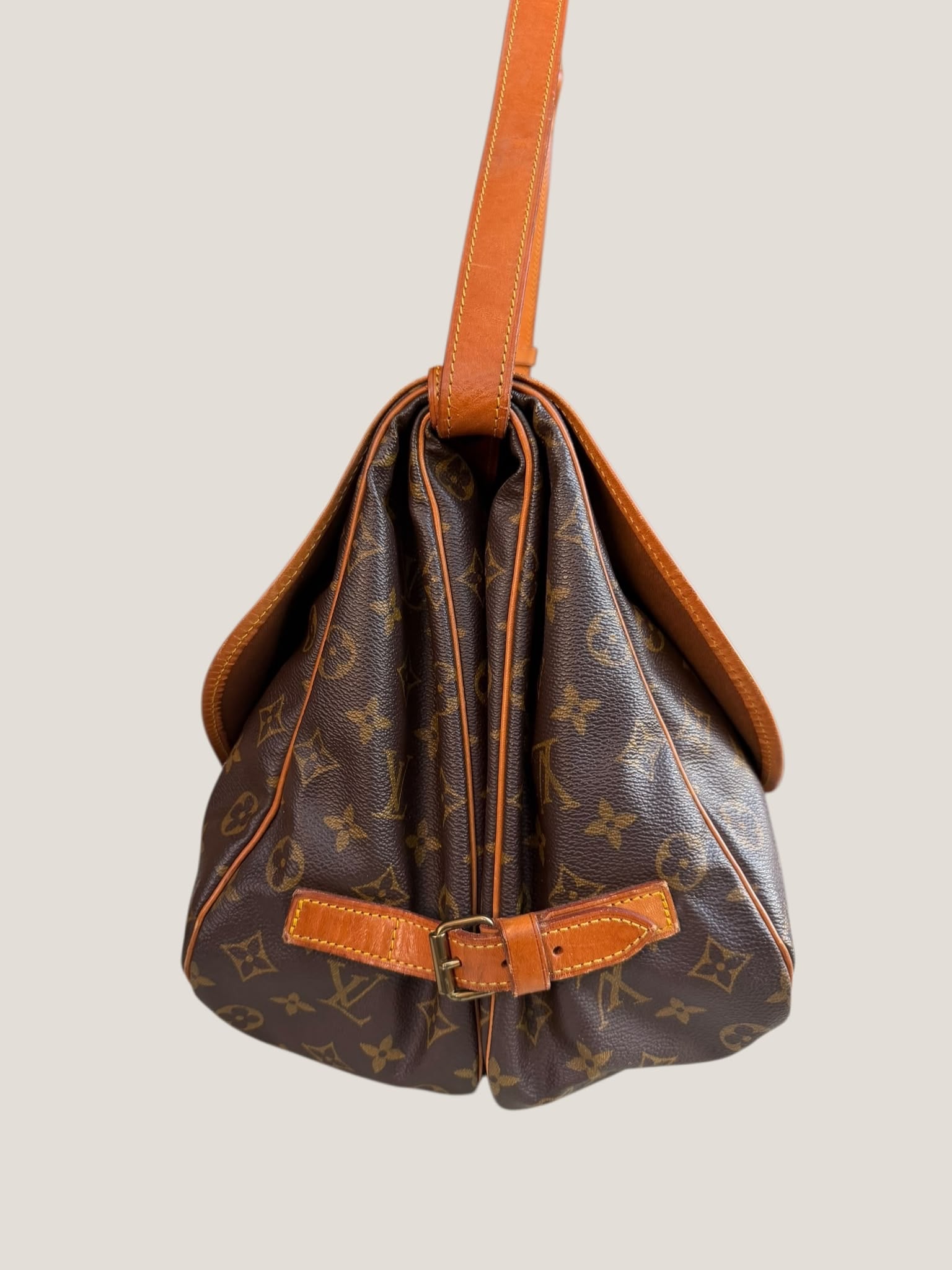 Louis Vuitton Saumur 35
