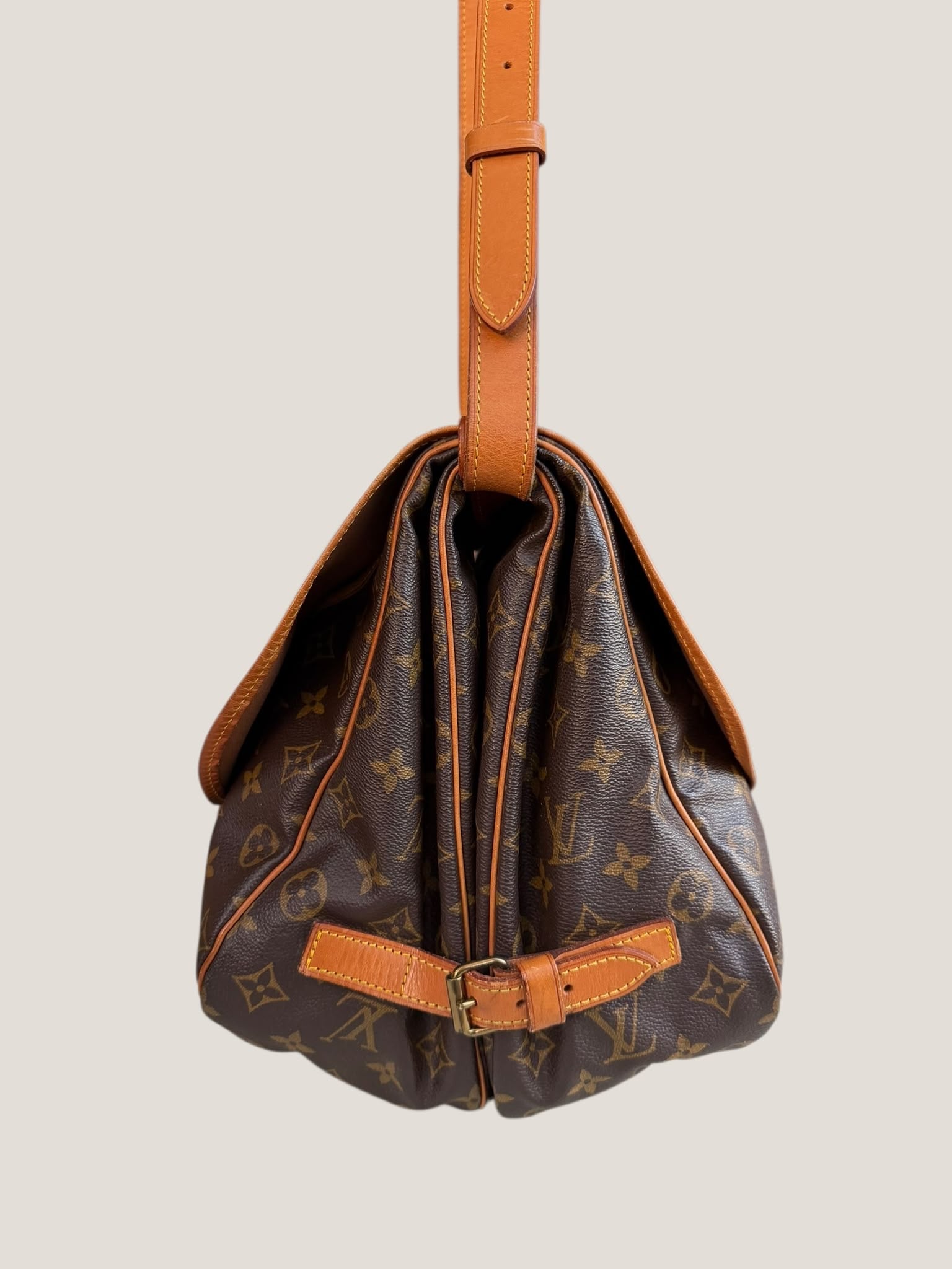 Louis Vuitton Saumur 35