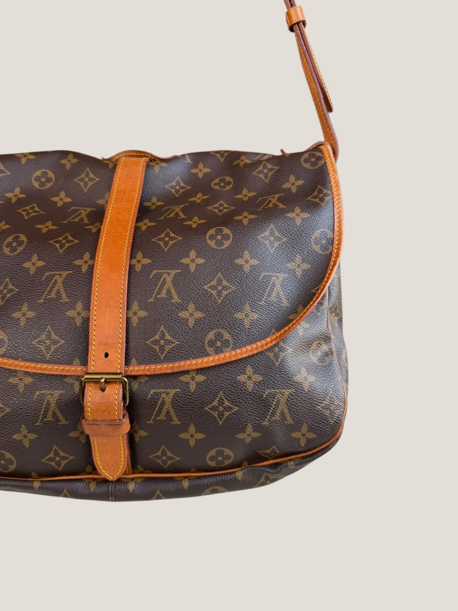 Louis Vuitton Saumur 35