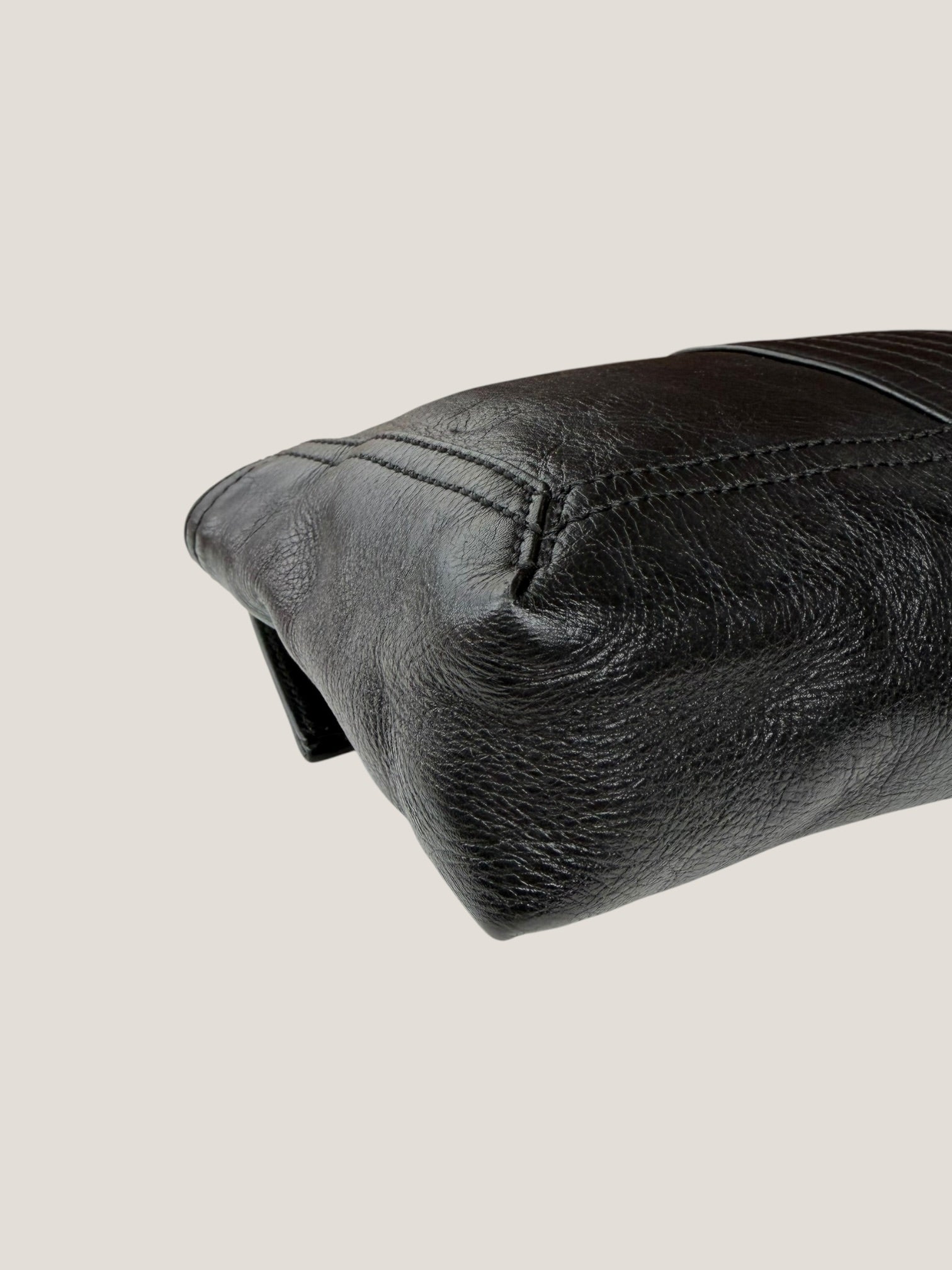 Fendi Baguette in pelle con catena