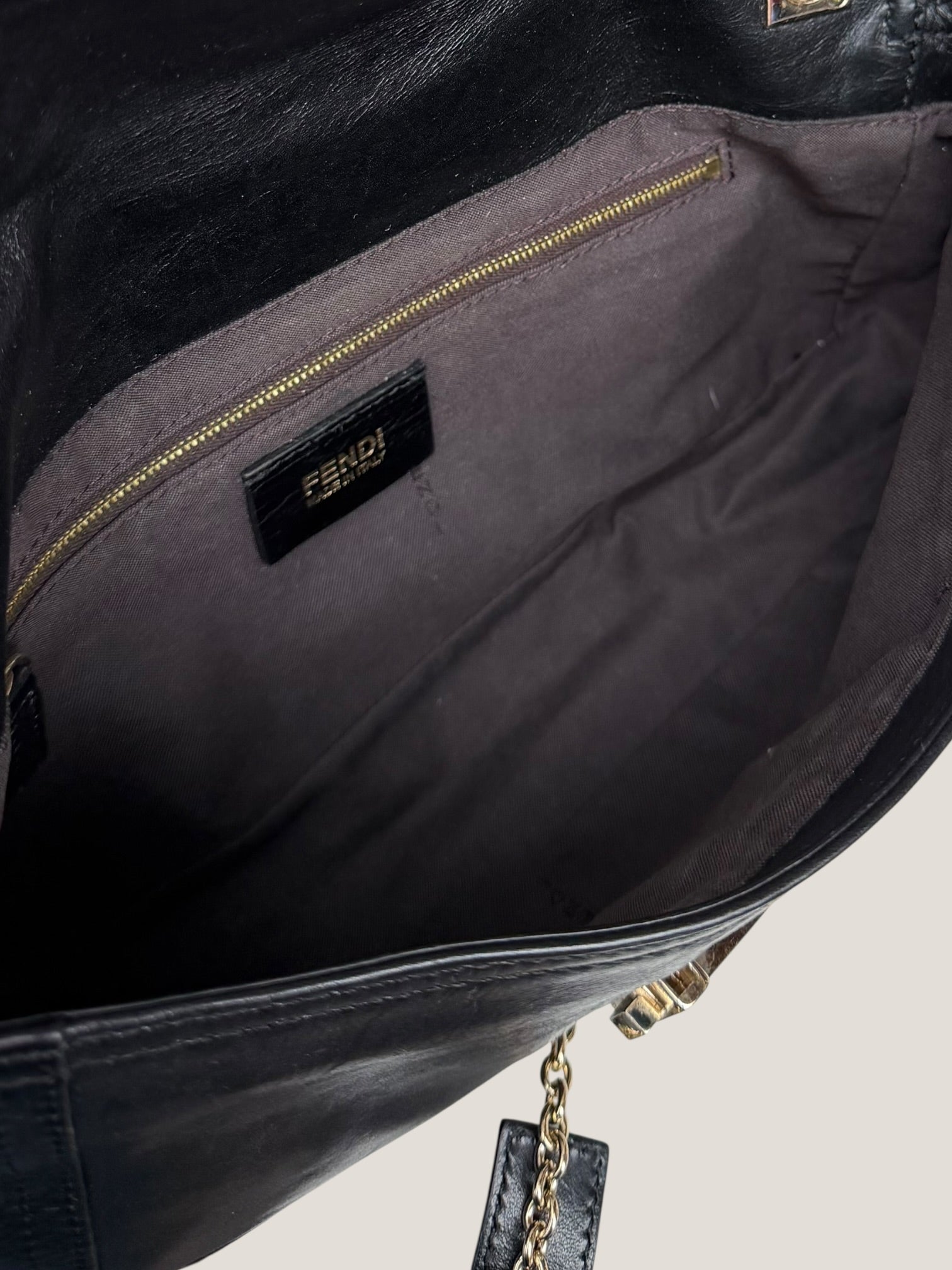 Fendi Baguette in pelle con catena