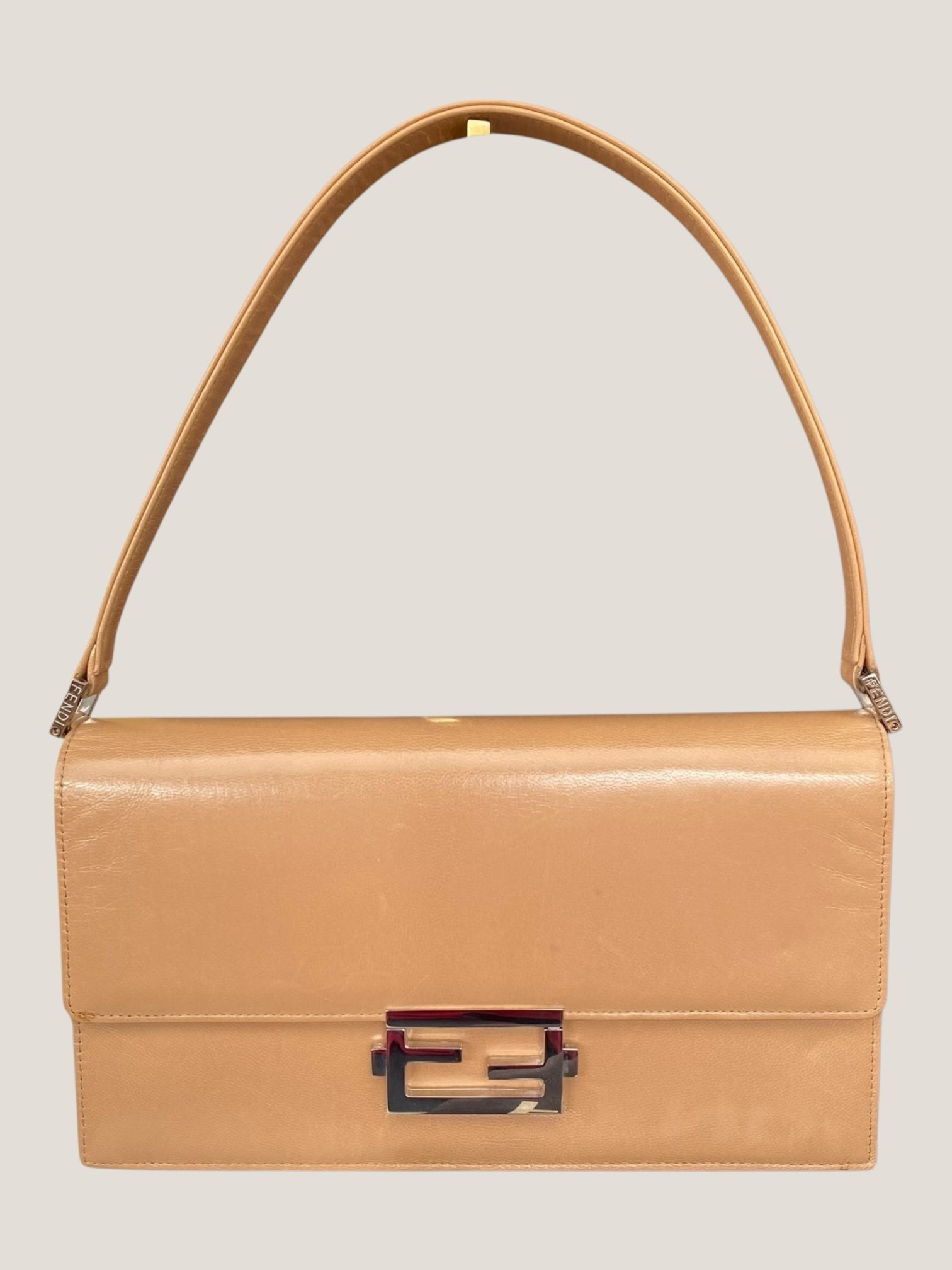 Fendi baguette in pelle liscia