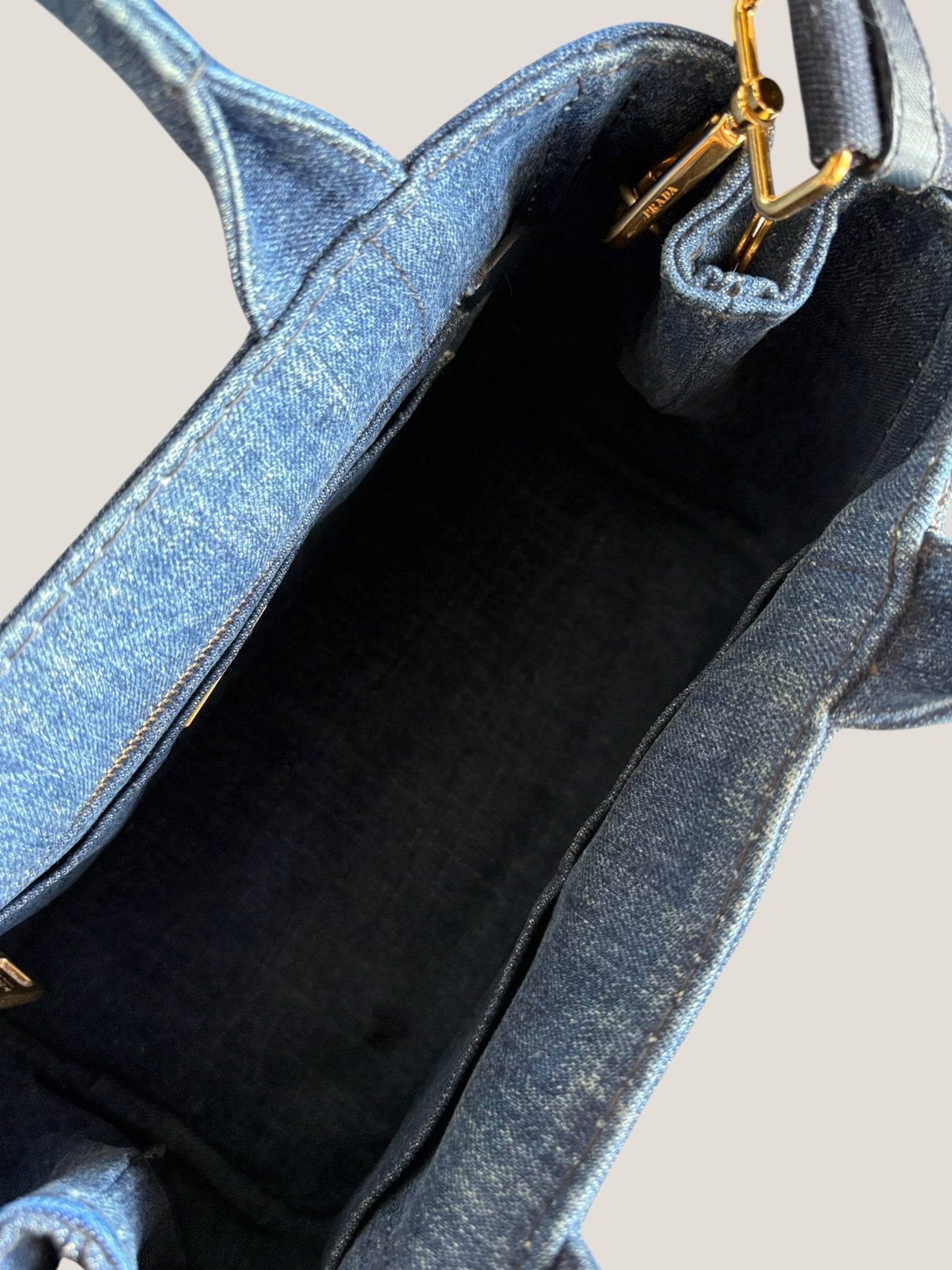 Prada Tote in denim con logo