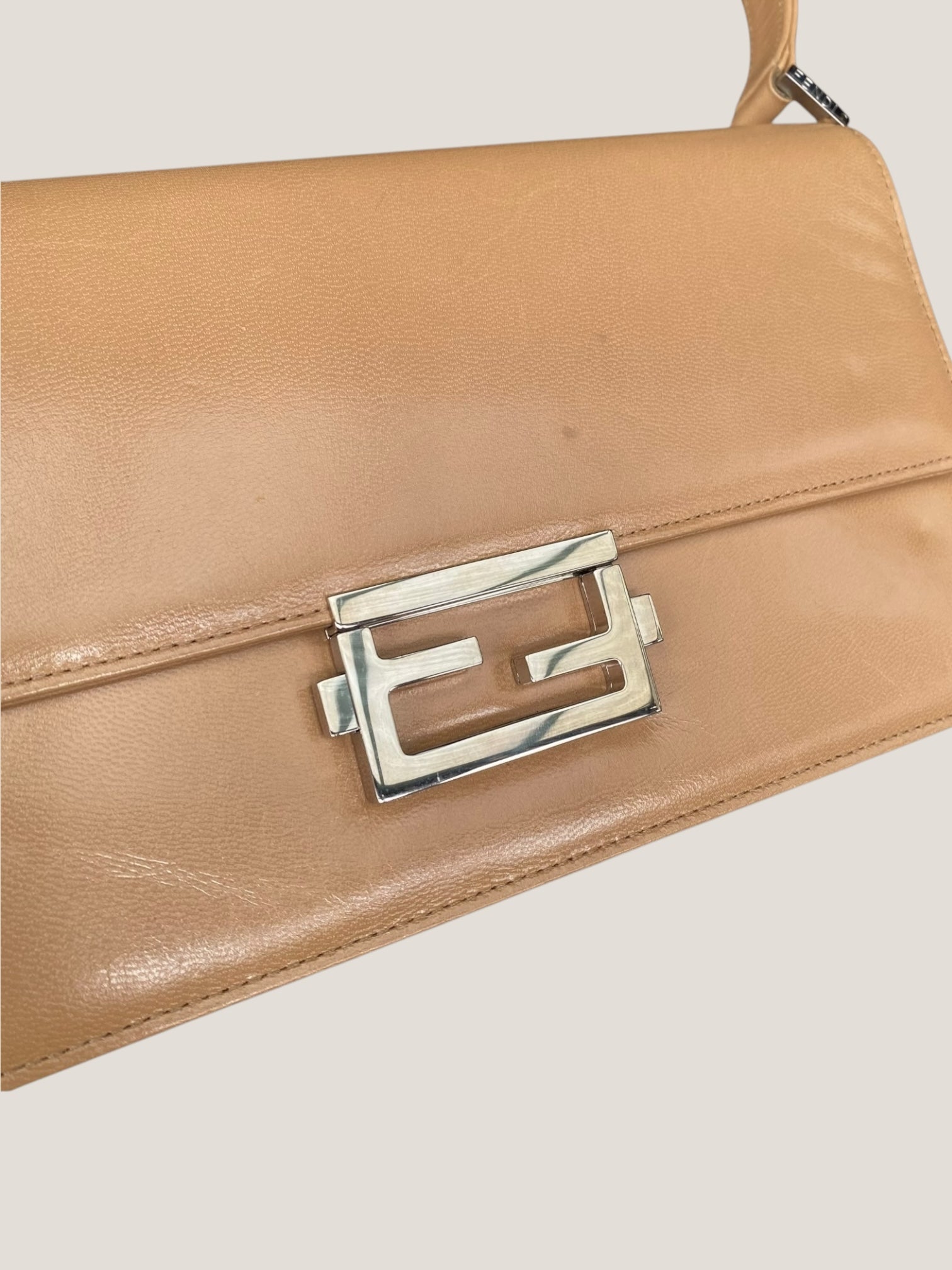 Fendi baguette in pelle liscia