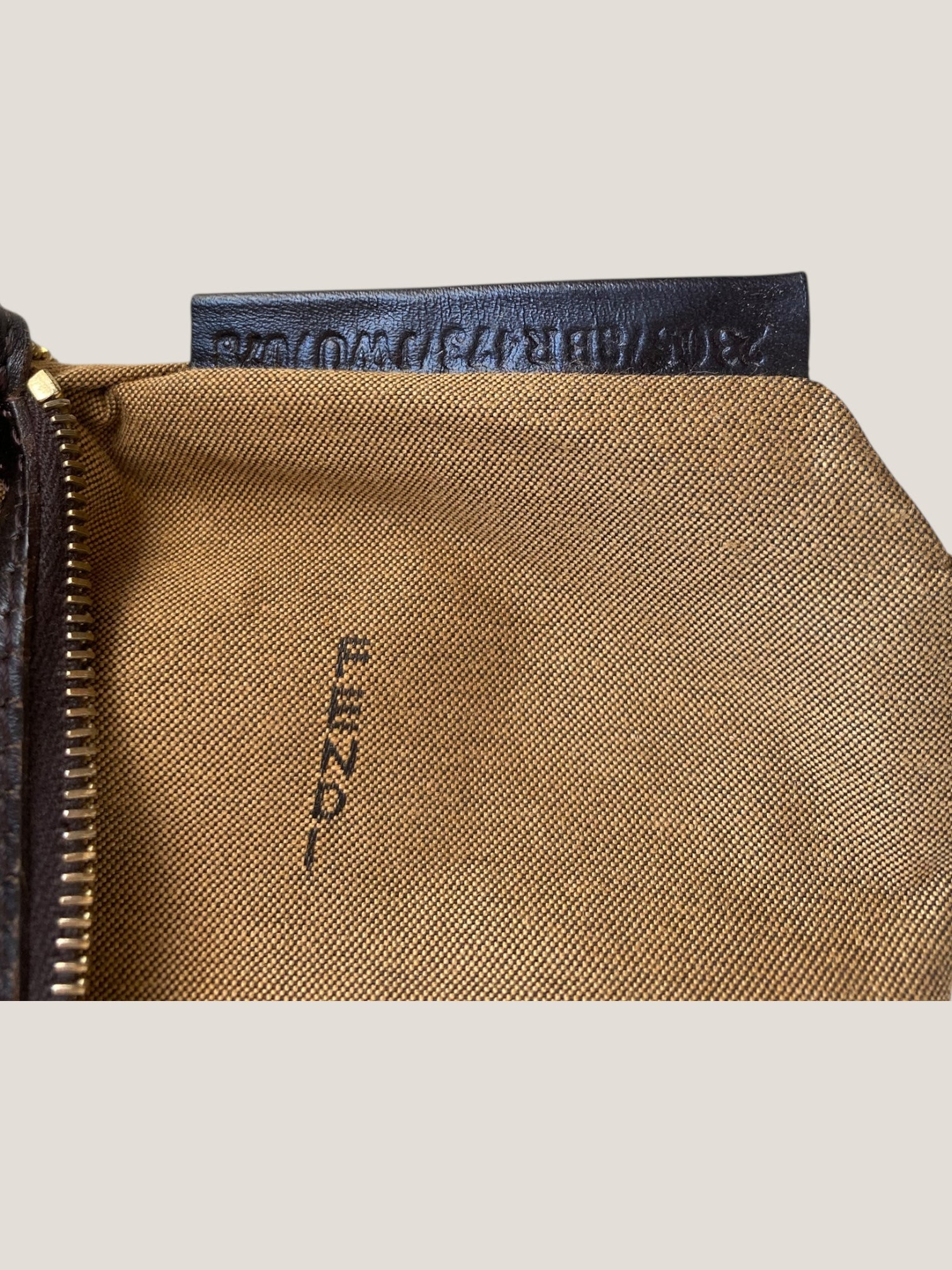 FENDI Croissant con catena dorata