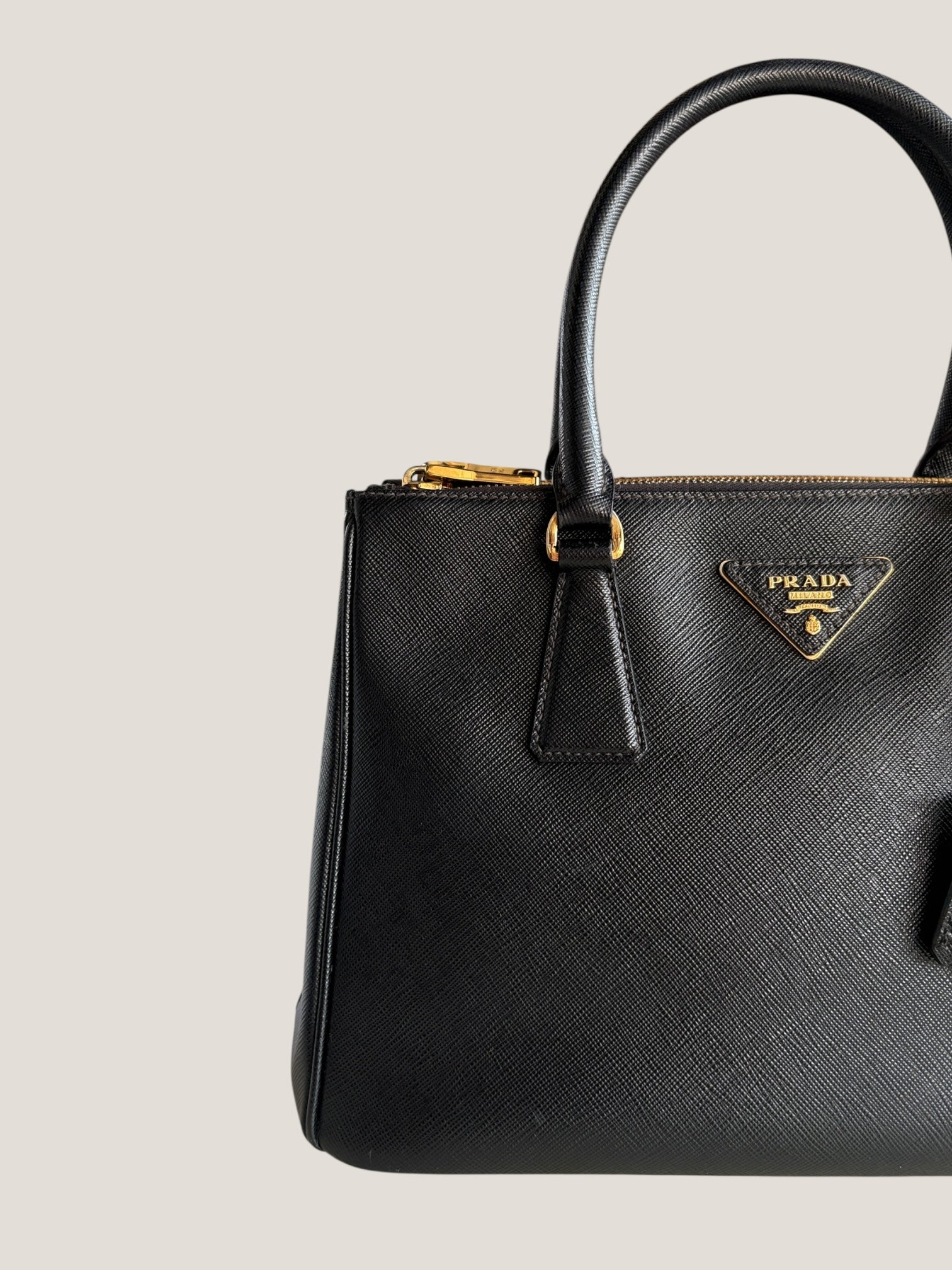 Prada Galleria Tote 25 in pelle Saffiano nera