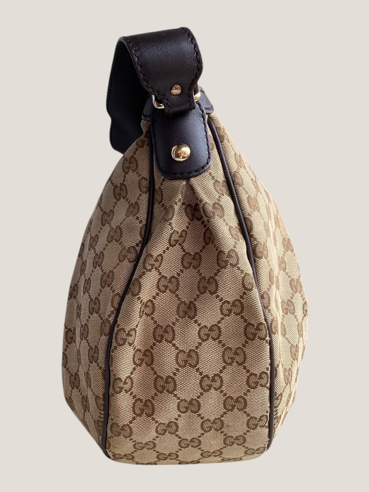 Gucci Hobo GG Canvas con charm logo