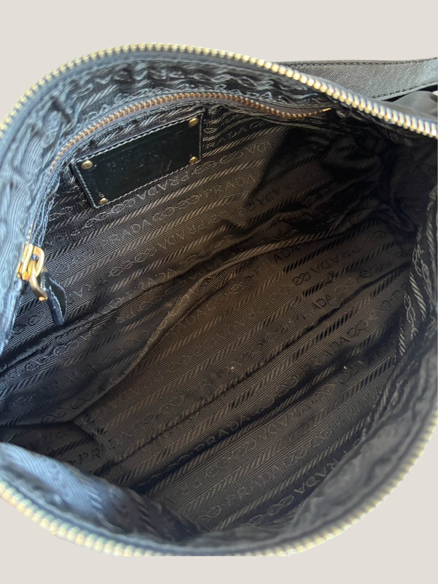 Prada Pochette con cristalli neri