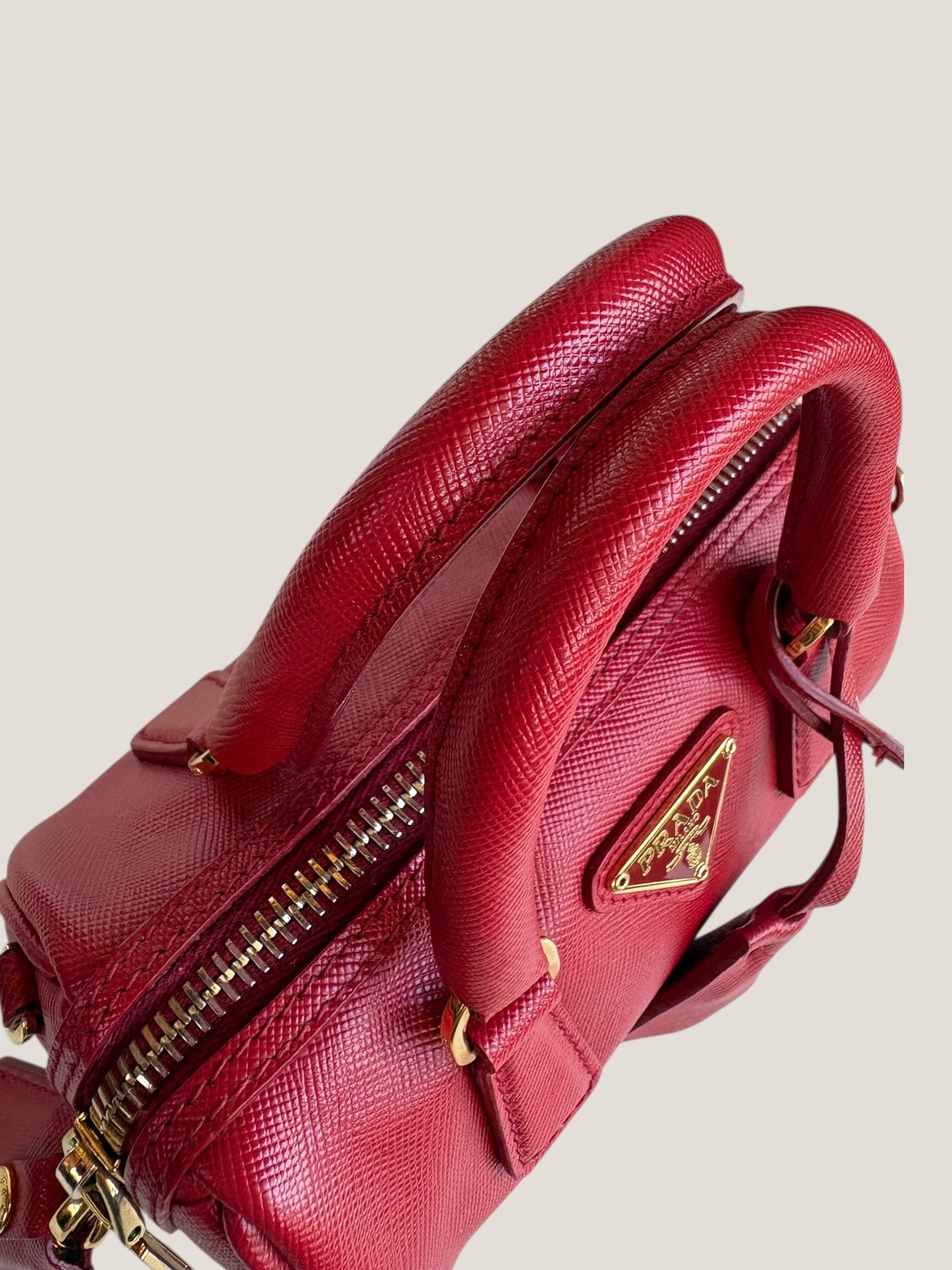 Prada Mini Bauletto in pelle Saffiano rossa