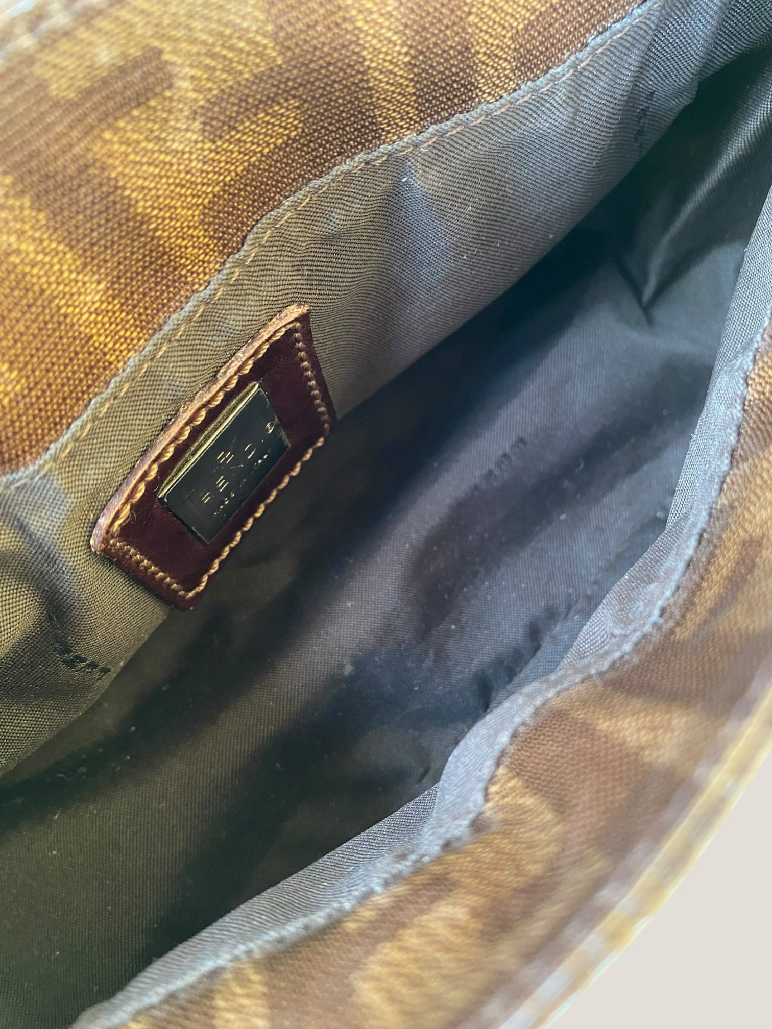 FENDI Mini Baguette Monogram Vernice