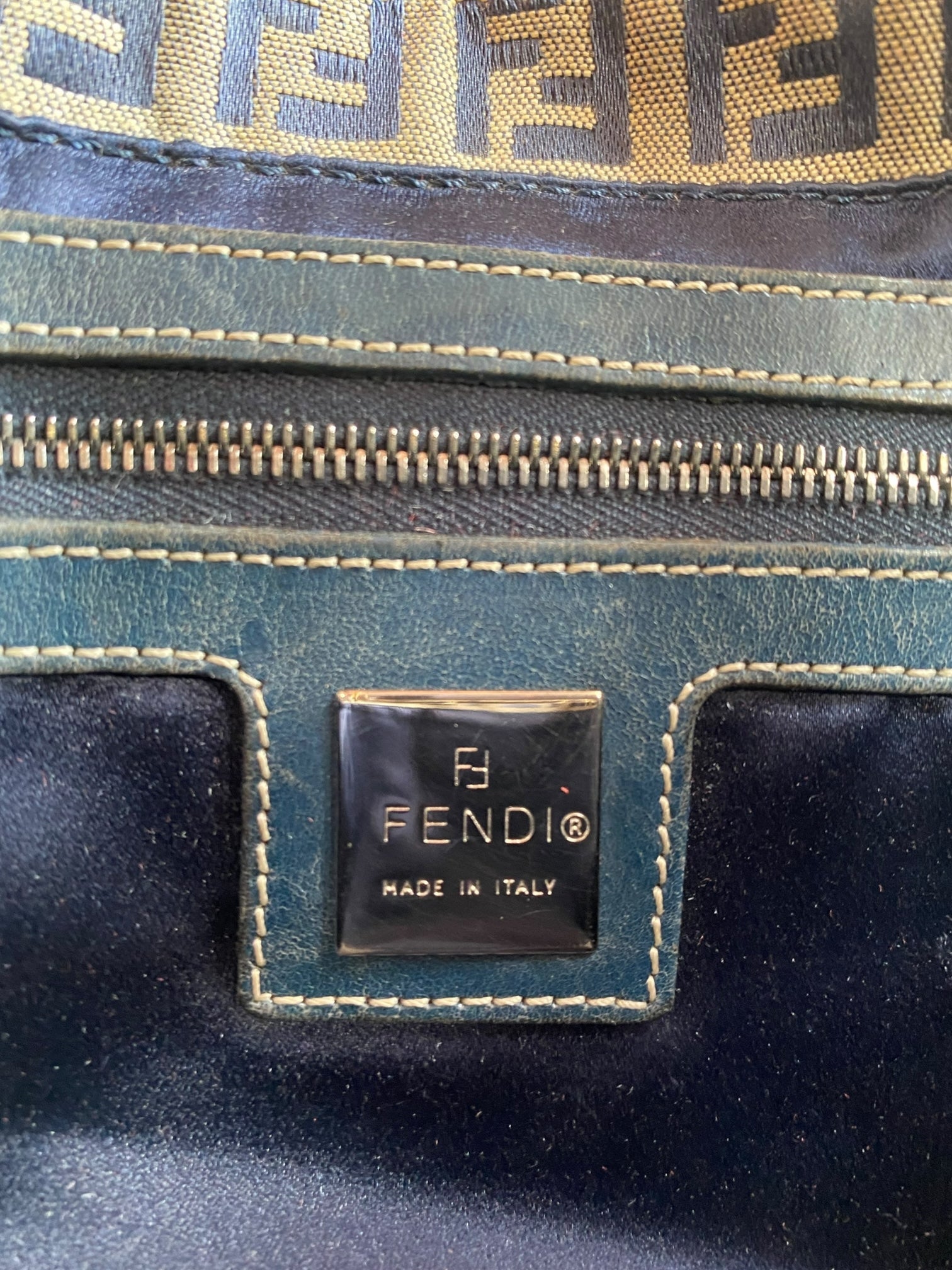Fendi Baguette in tela con monogramma FF ricamato blu