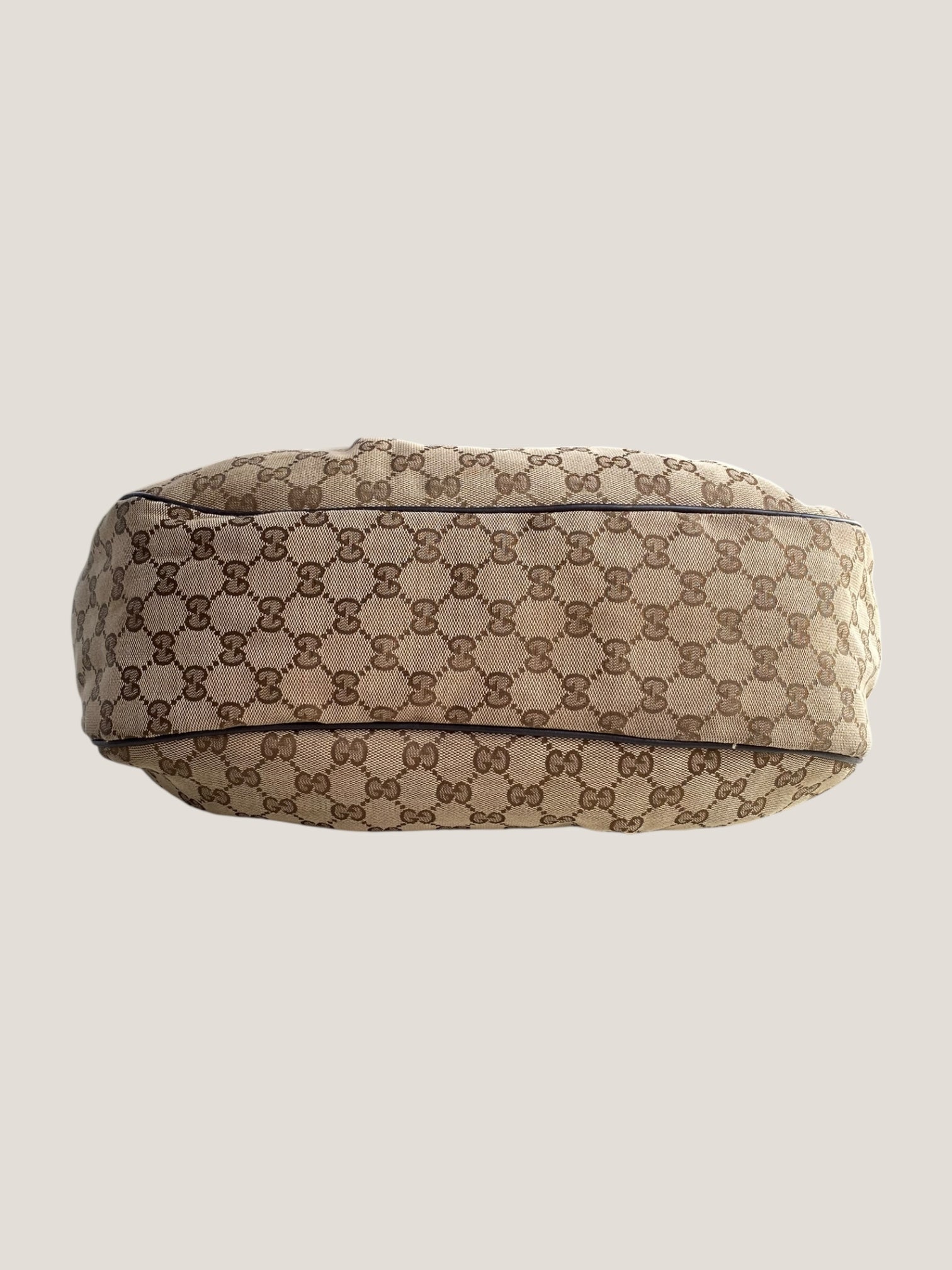 Gucci Hobo GG Canvas con charm logo