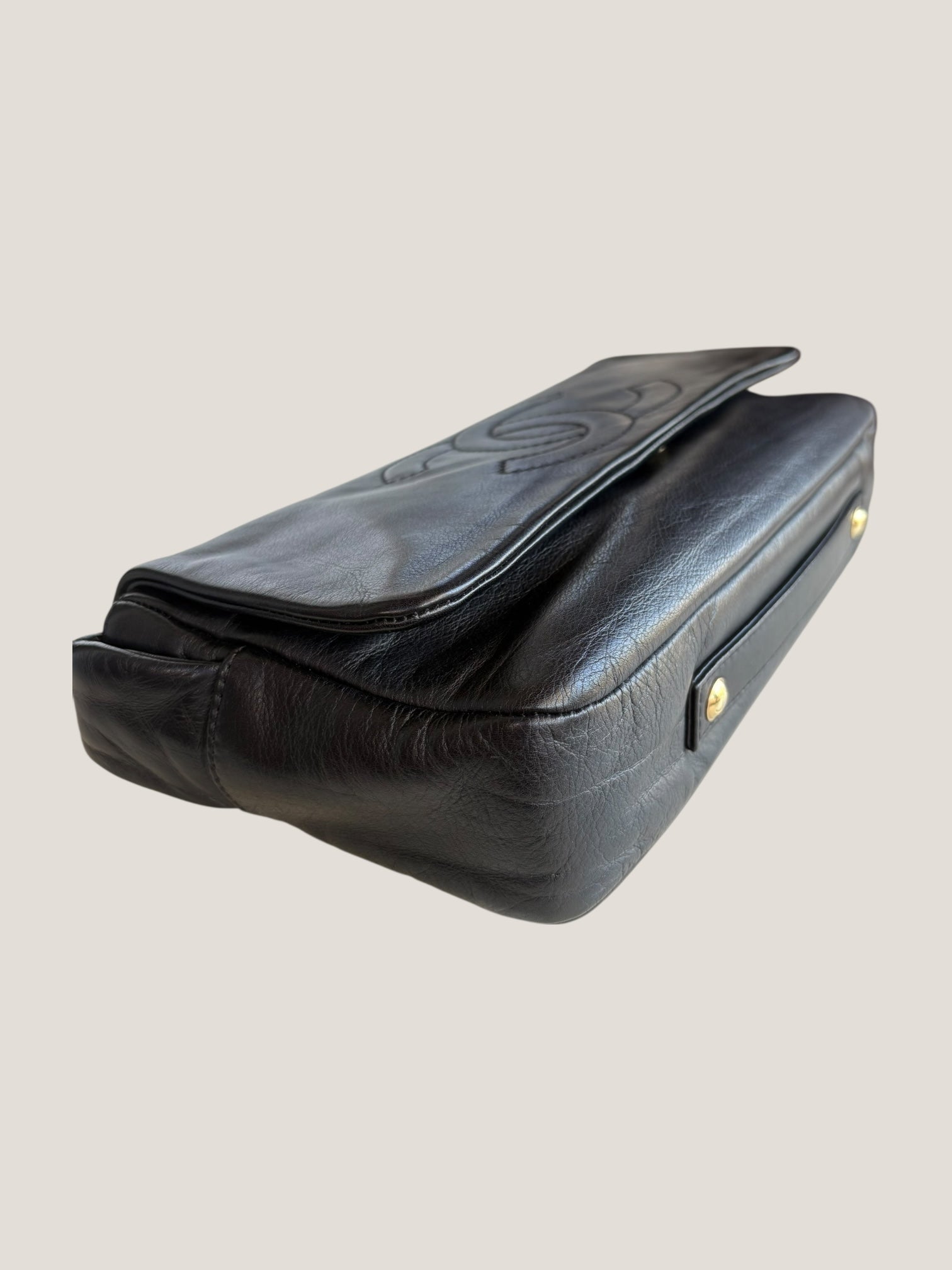 Chanel Pochette in pelle nera con catena dorata