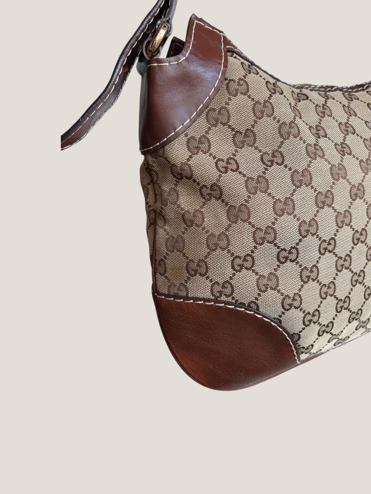 Gucci GG canvas hobo con logo G laterale
