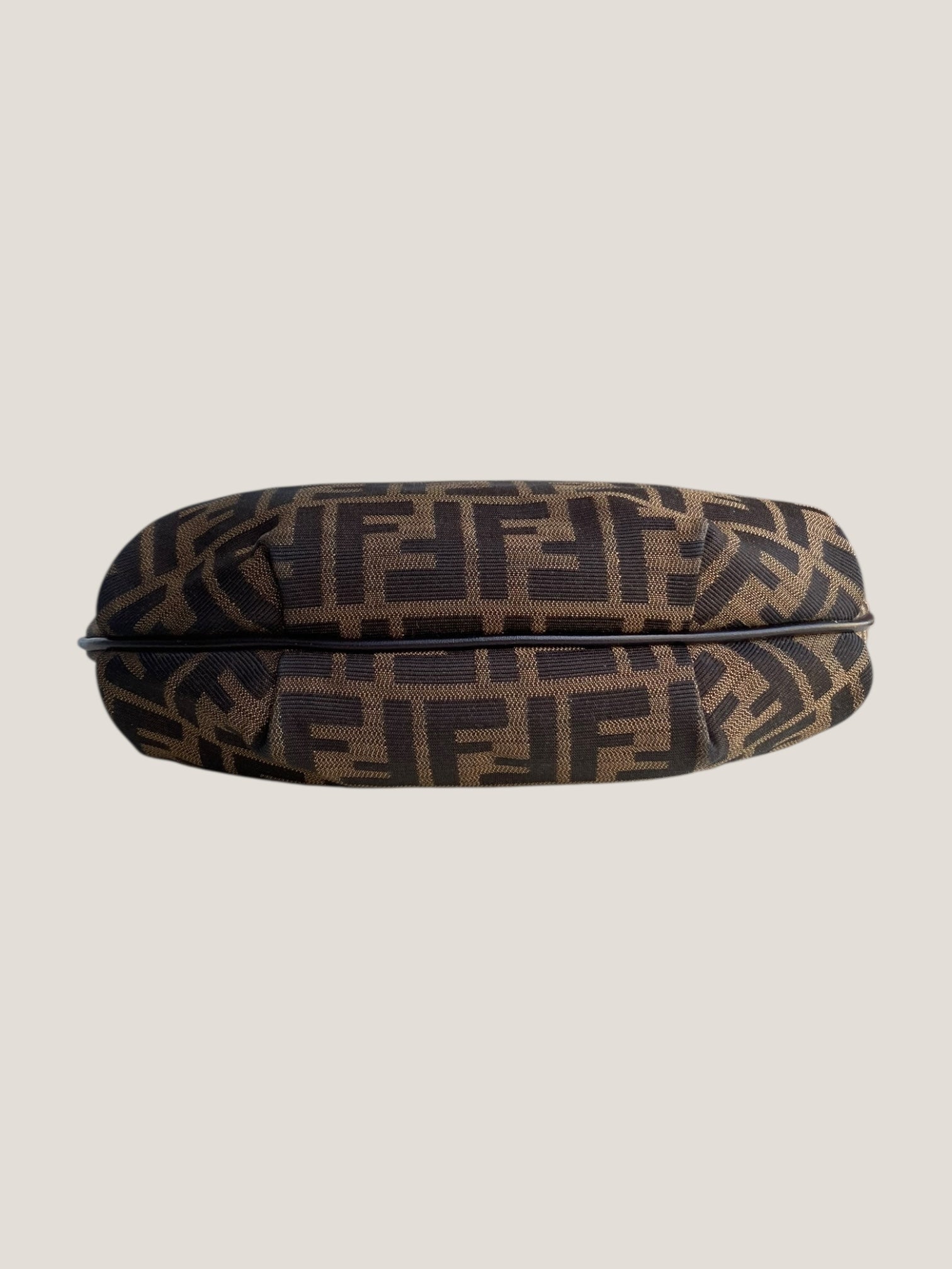 FENDI Croissant con catena dorata