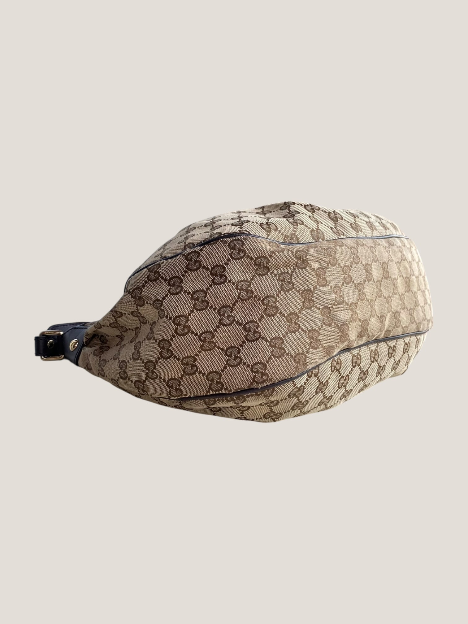 Gucci Hobo GG Canvas con charm logo