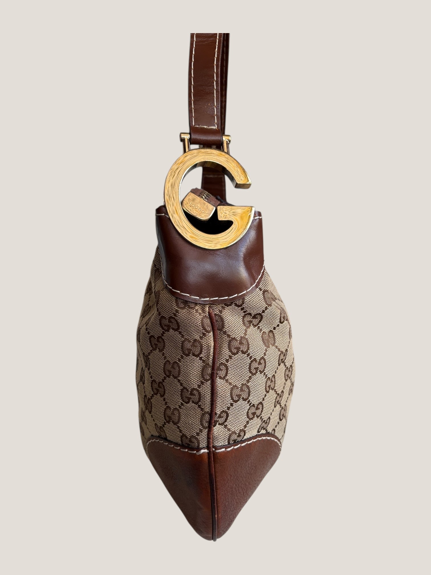 Gucci GG canvas hobo con logo G laterale