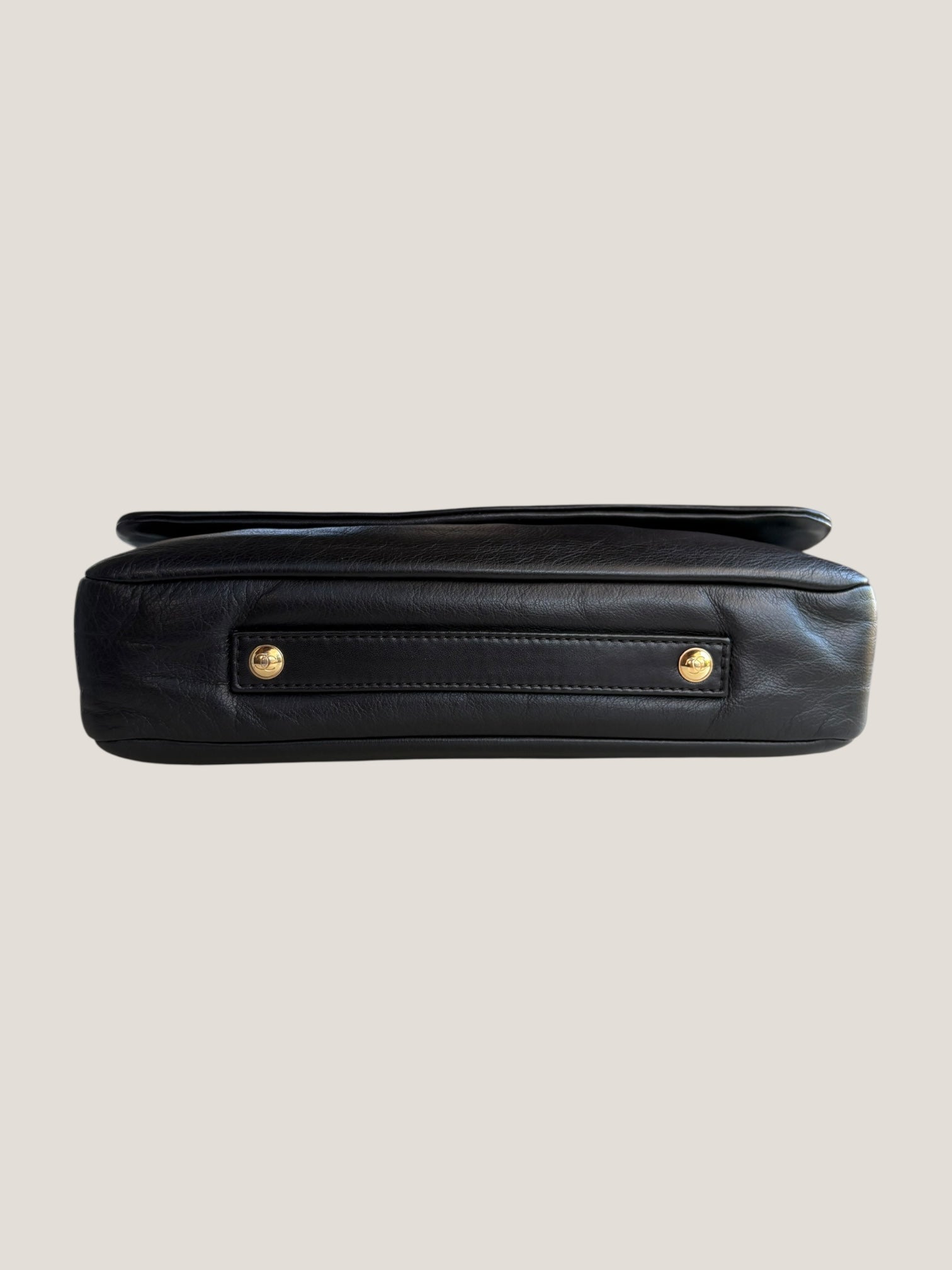 Chanel Pochette in pelle nera con catena dorata