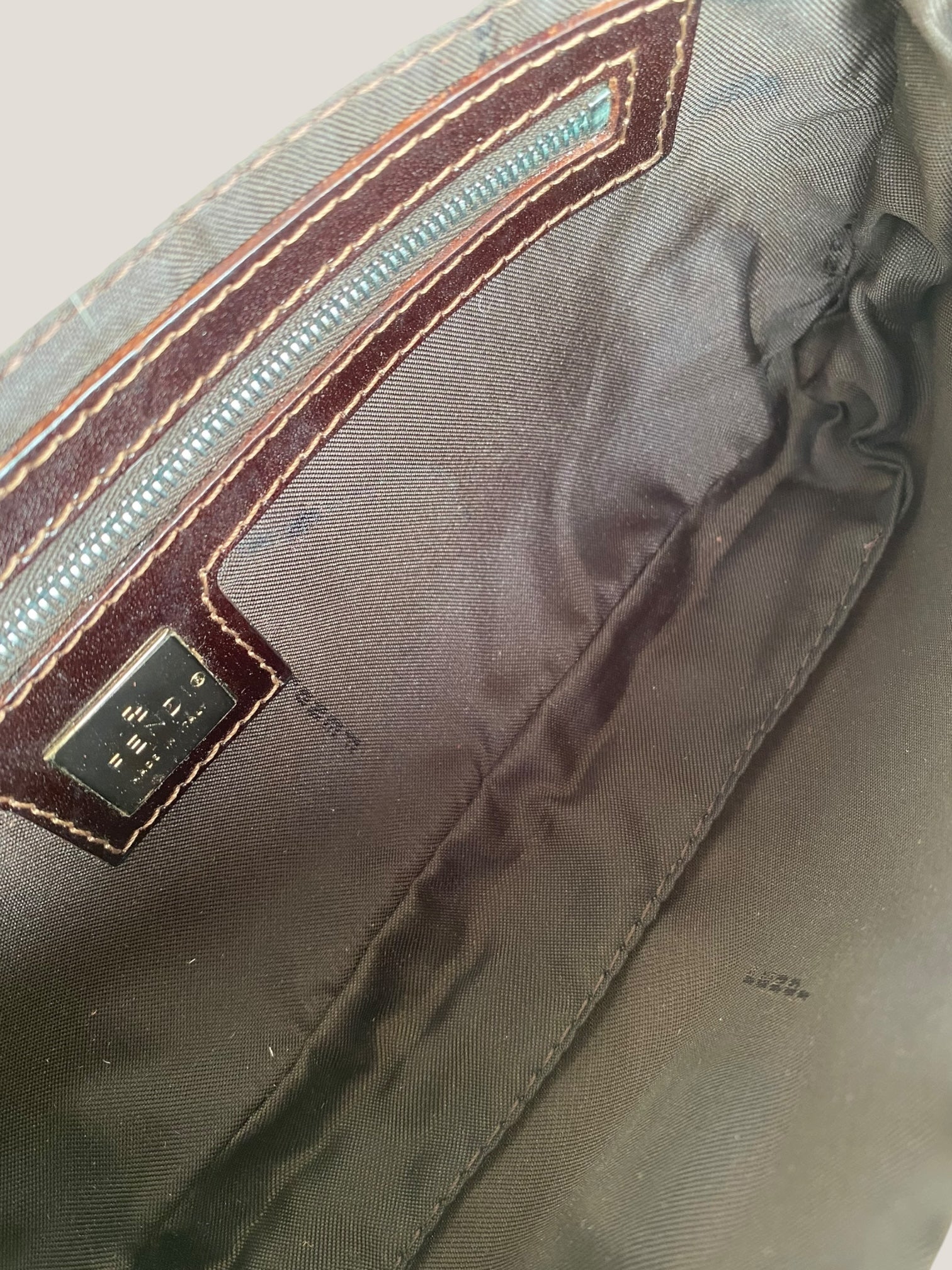 Fendi Baguette in tessuto beige
