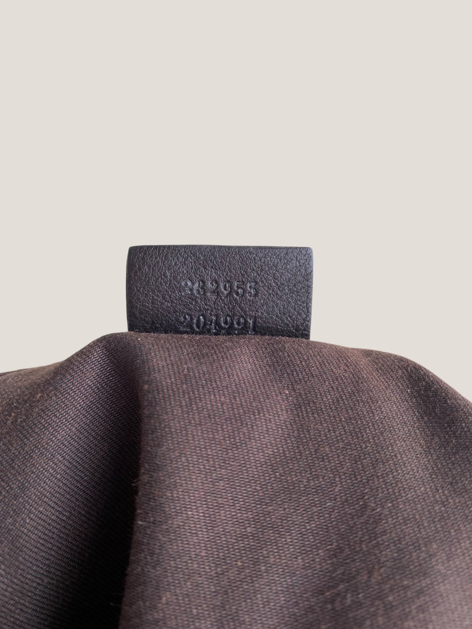 Gucci Hobo GG Canvas con charm logo