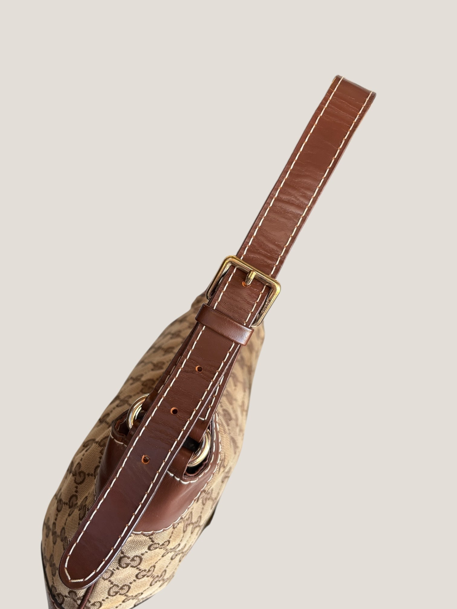 Gucci GG canvas hobo con logo G laterale