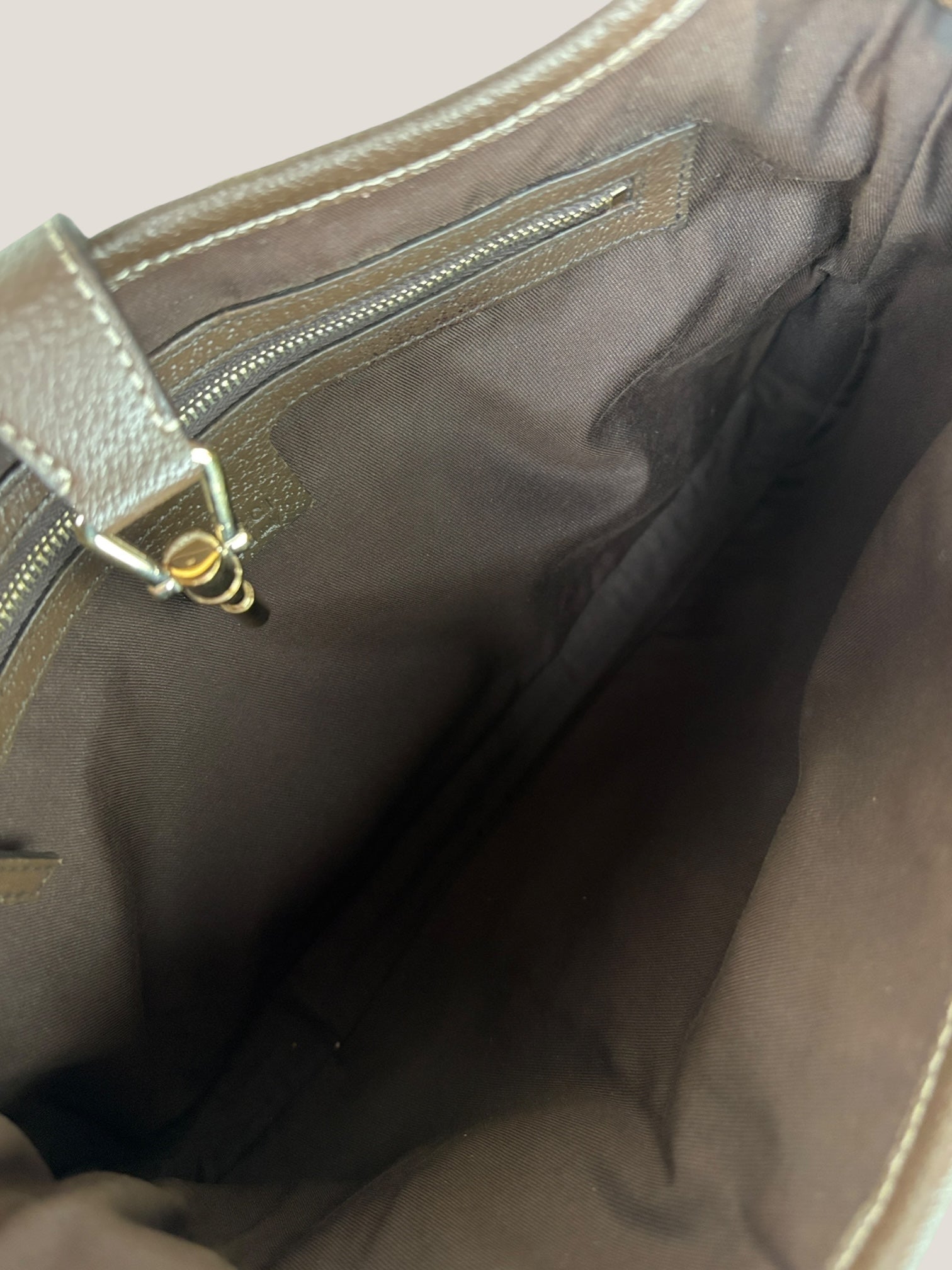 Gucci Jackie GG Canvas con dettaglio Piston