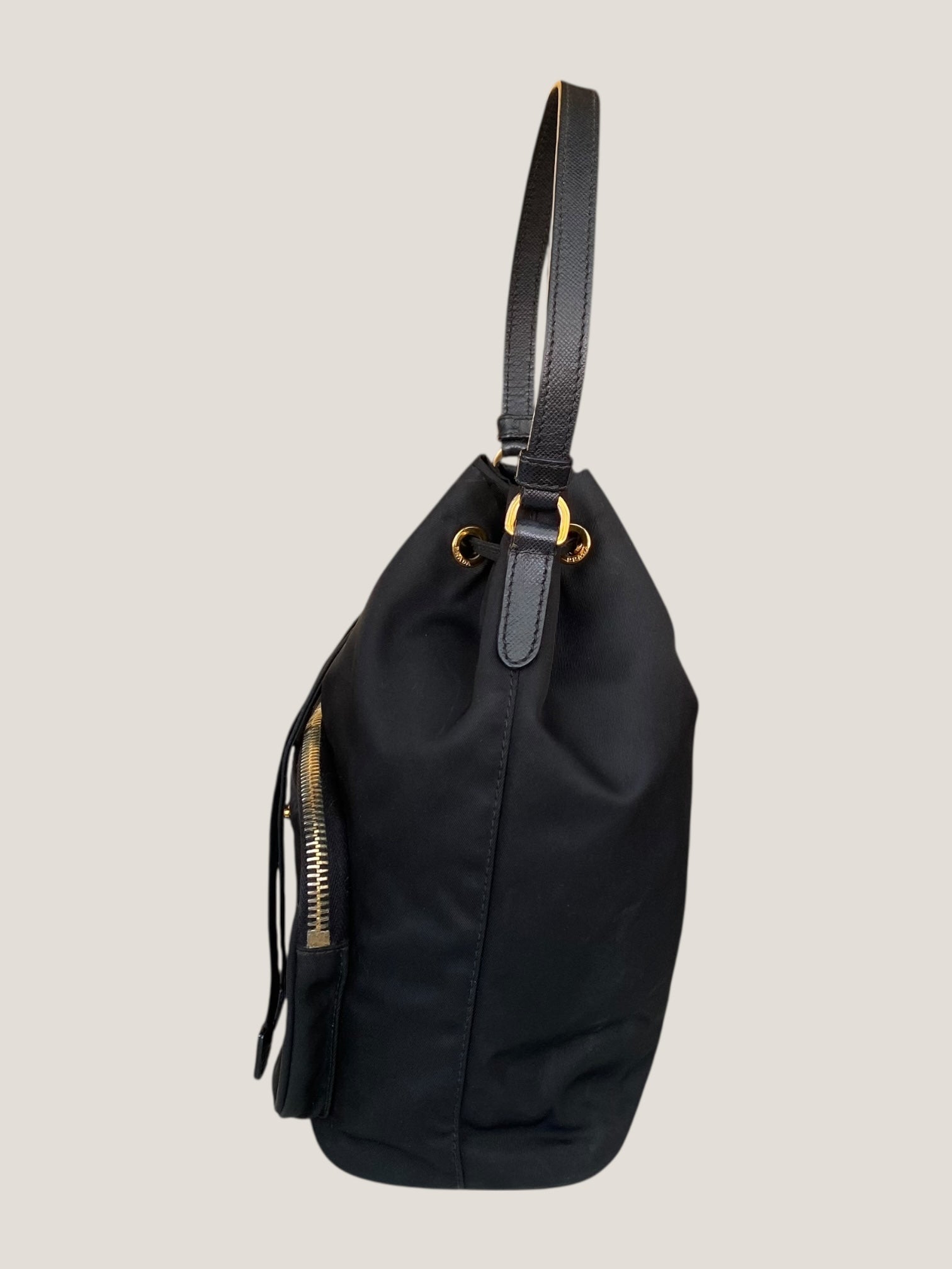 PRADA secchiello nero in tessuto