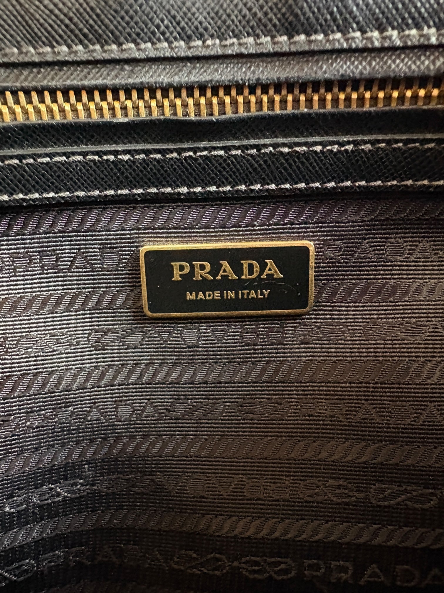 Prada Galleria Tote 25 in pelle Saffiano nera