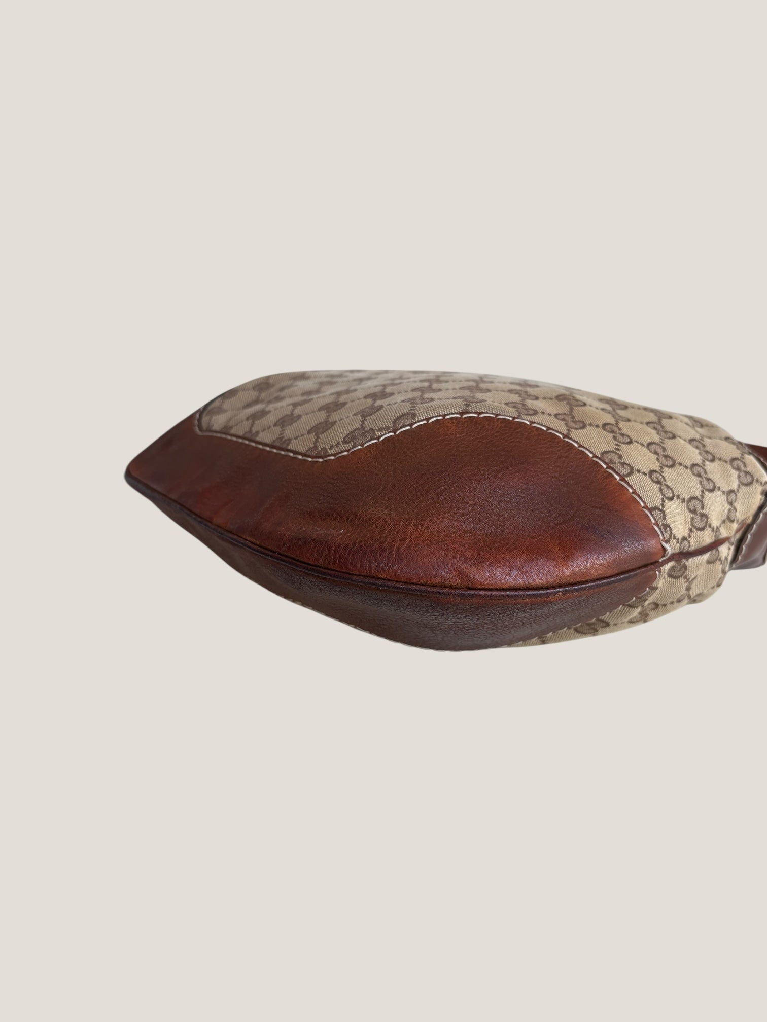 Gucci GG canvas hobo con logo G laterale