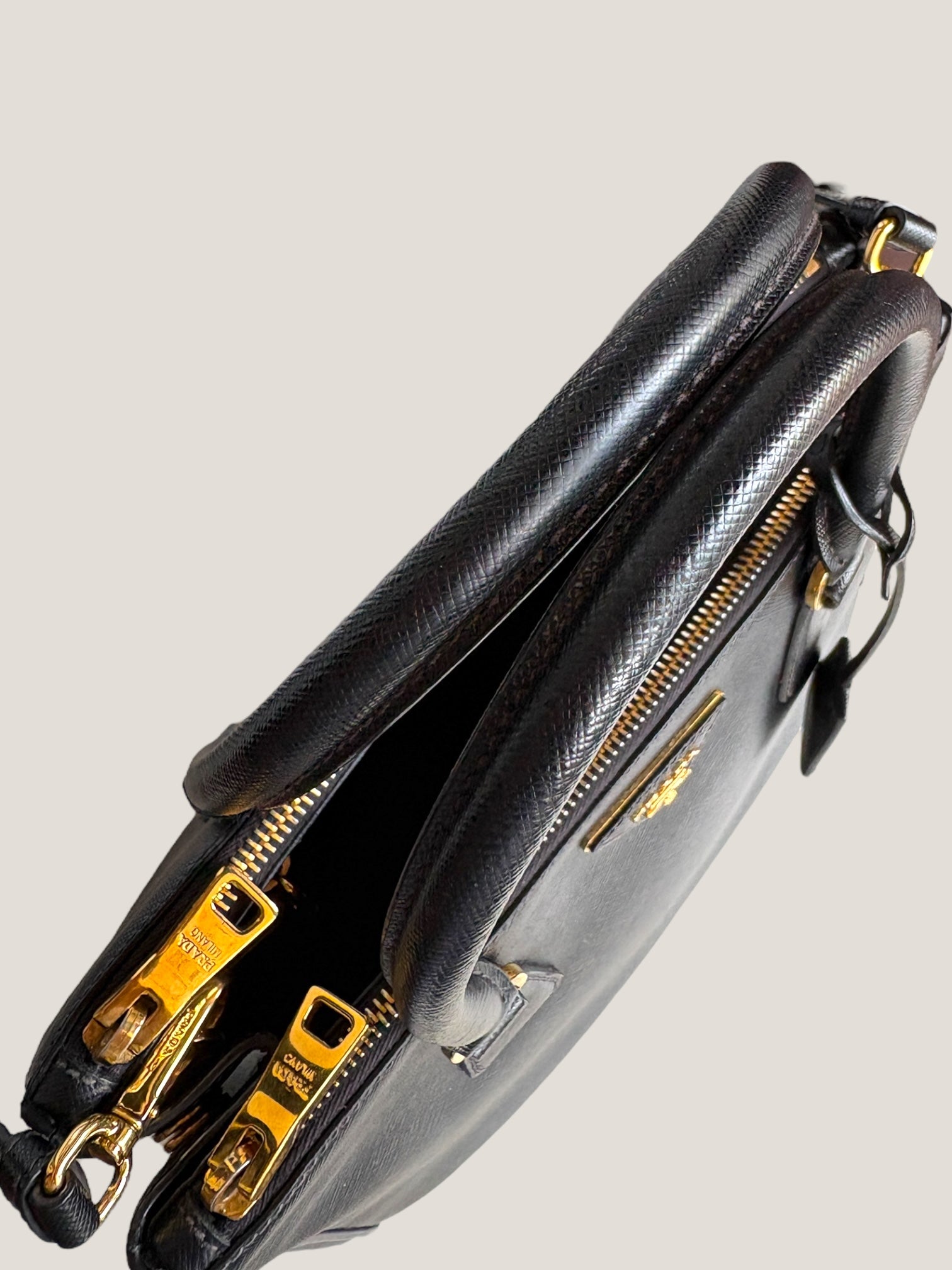 Prada Galleria Tote 25 in pelle Saffiano nera