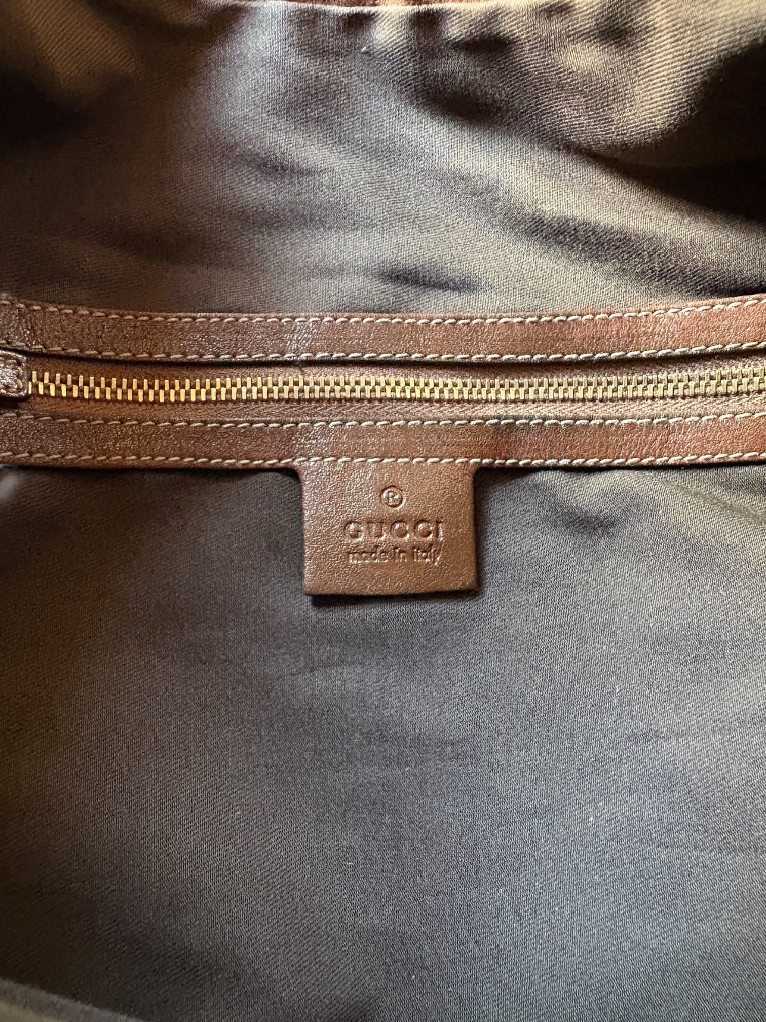 Gucci GG canvas hobo con logo G laterale