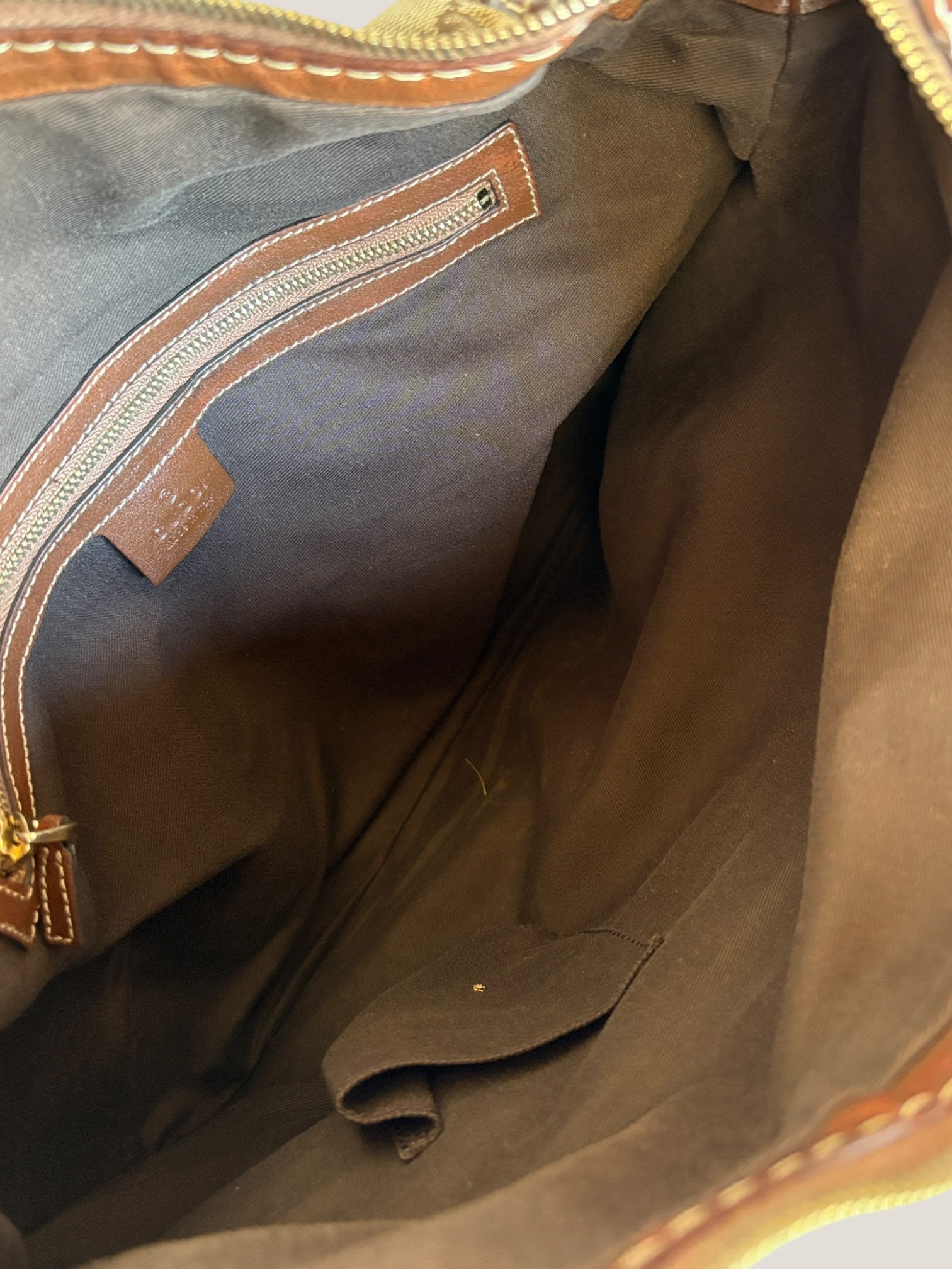 Gucci GG canvas hobo con logo G laterale