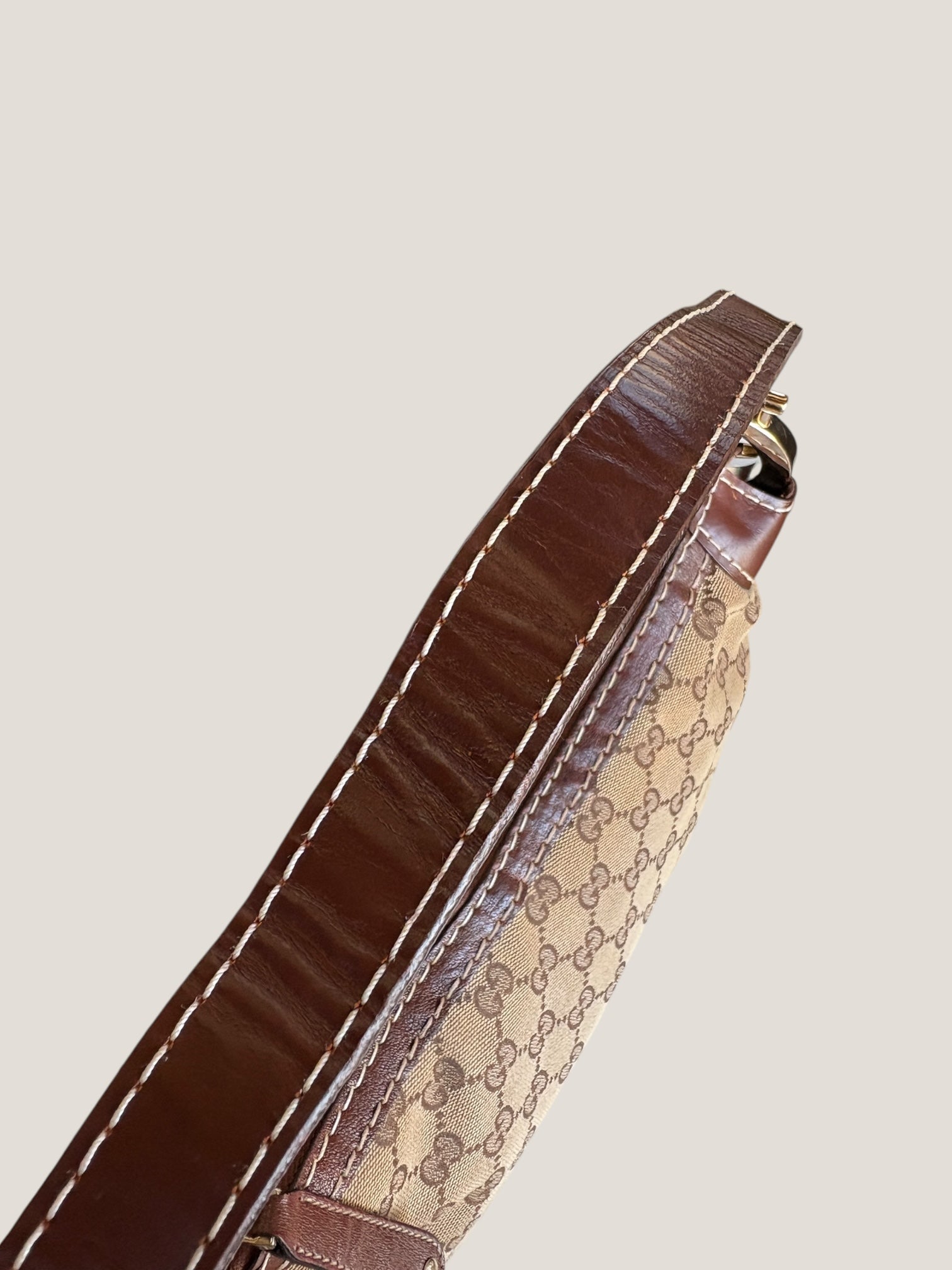 Gucci GG canvas hobo con logo G laterale