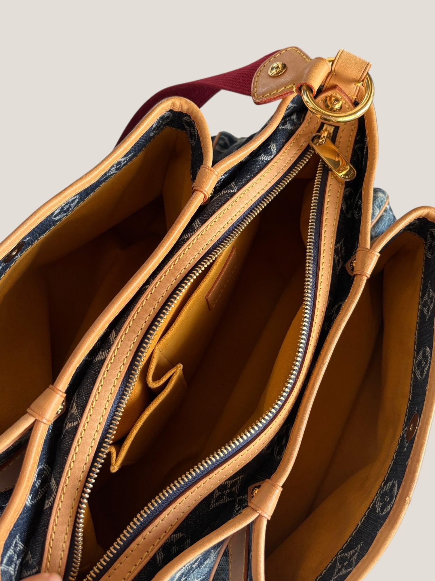Louis Vuitton Denim Porte Épaule Raye MM