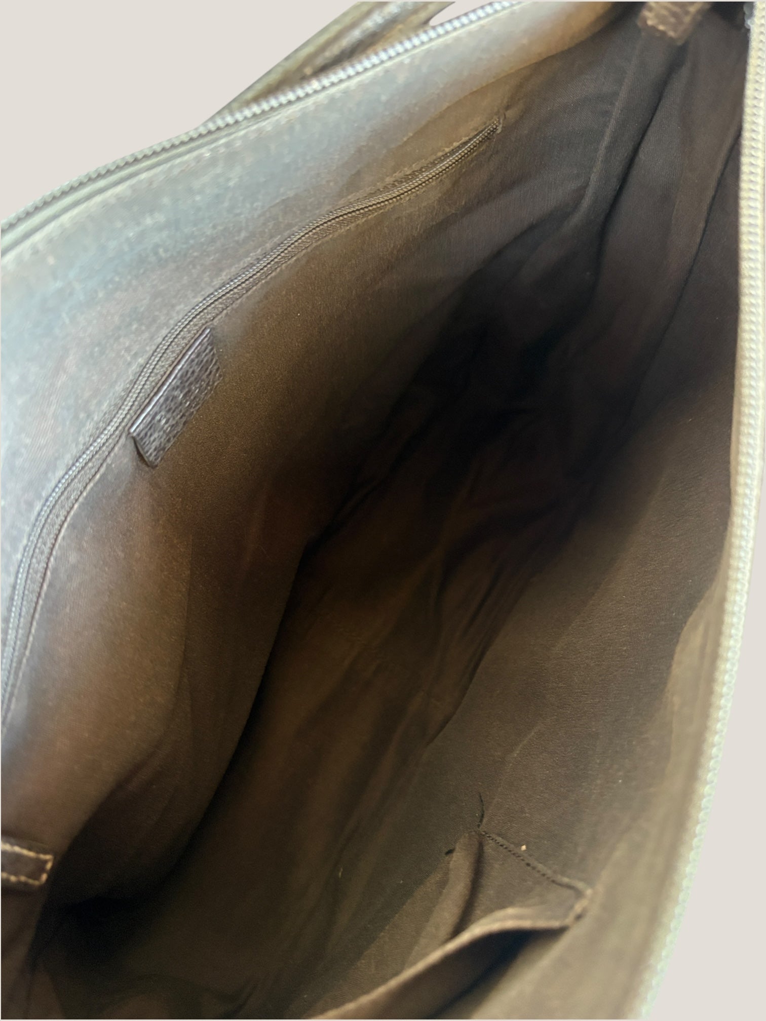 Gucci Hobo GG Crystal con doppia tasca frontale