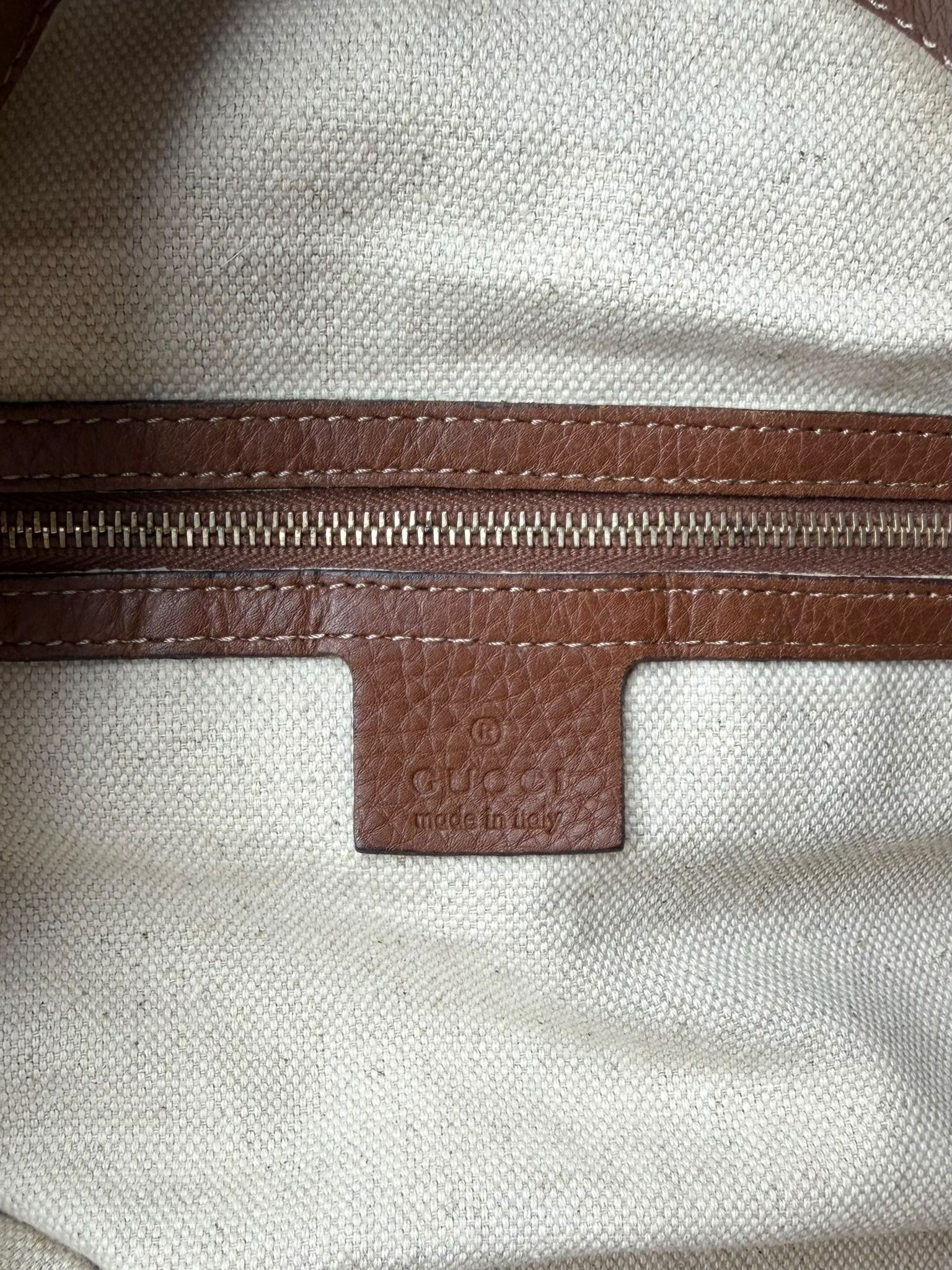Gucci Bella Hobo in tela GG