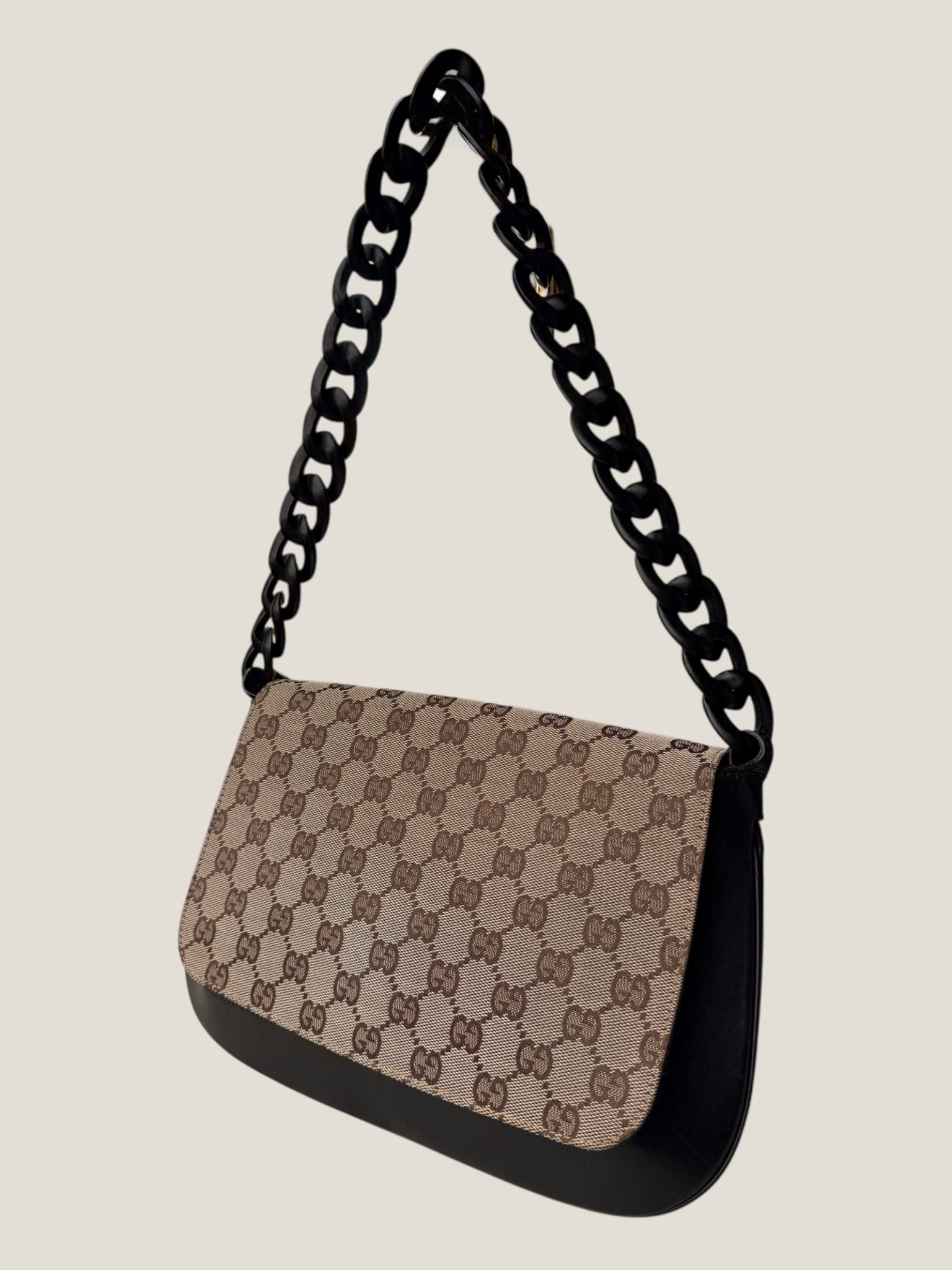 Gucci Hobo con catena resina