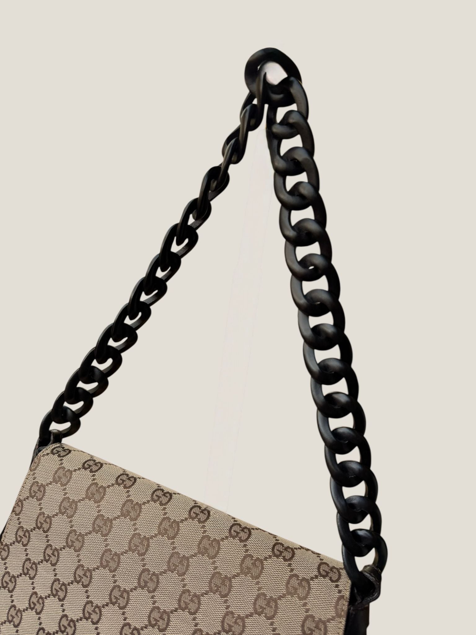 Gucci Hobo con catena resina