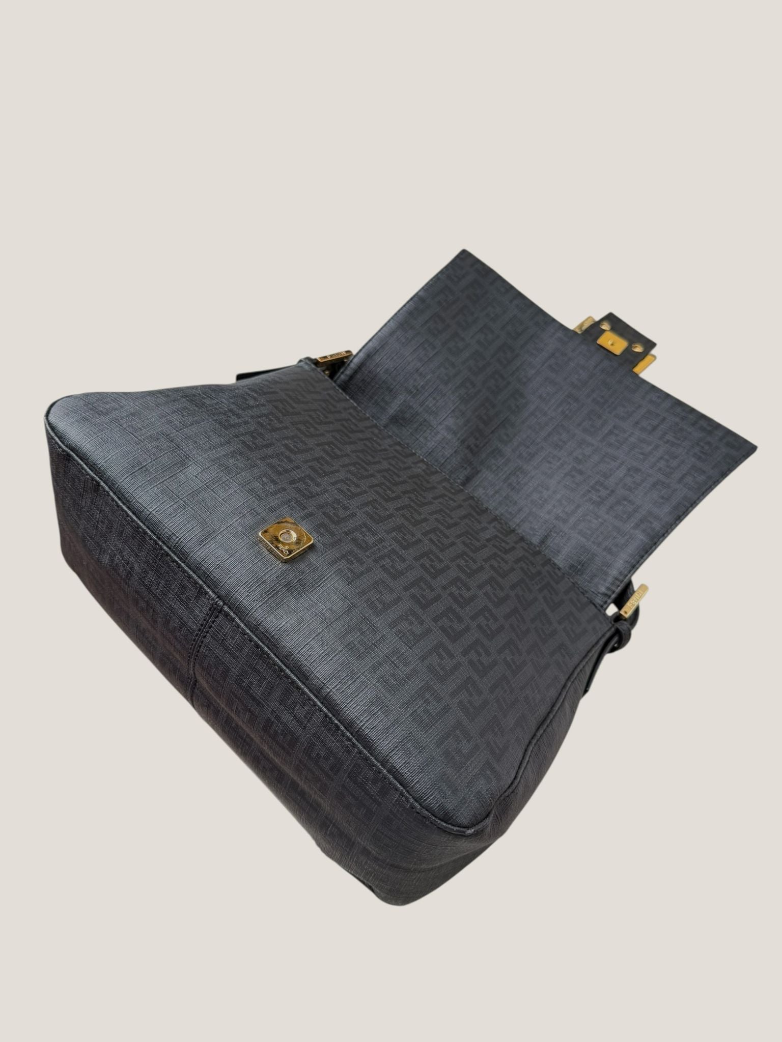 Fendi Mamma Baguette in catena oro