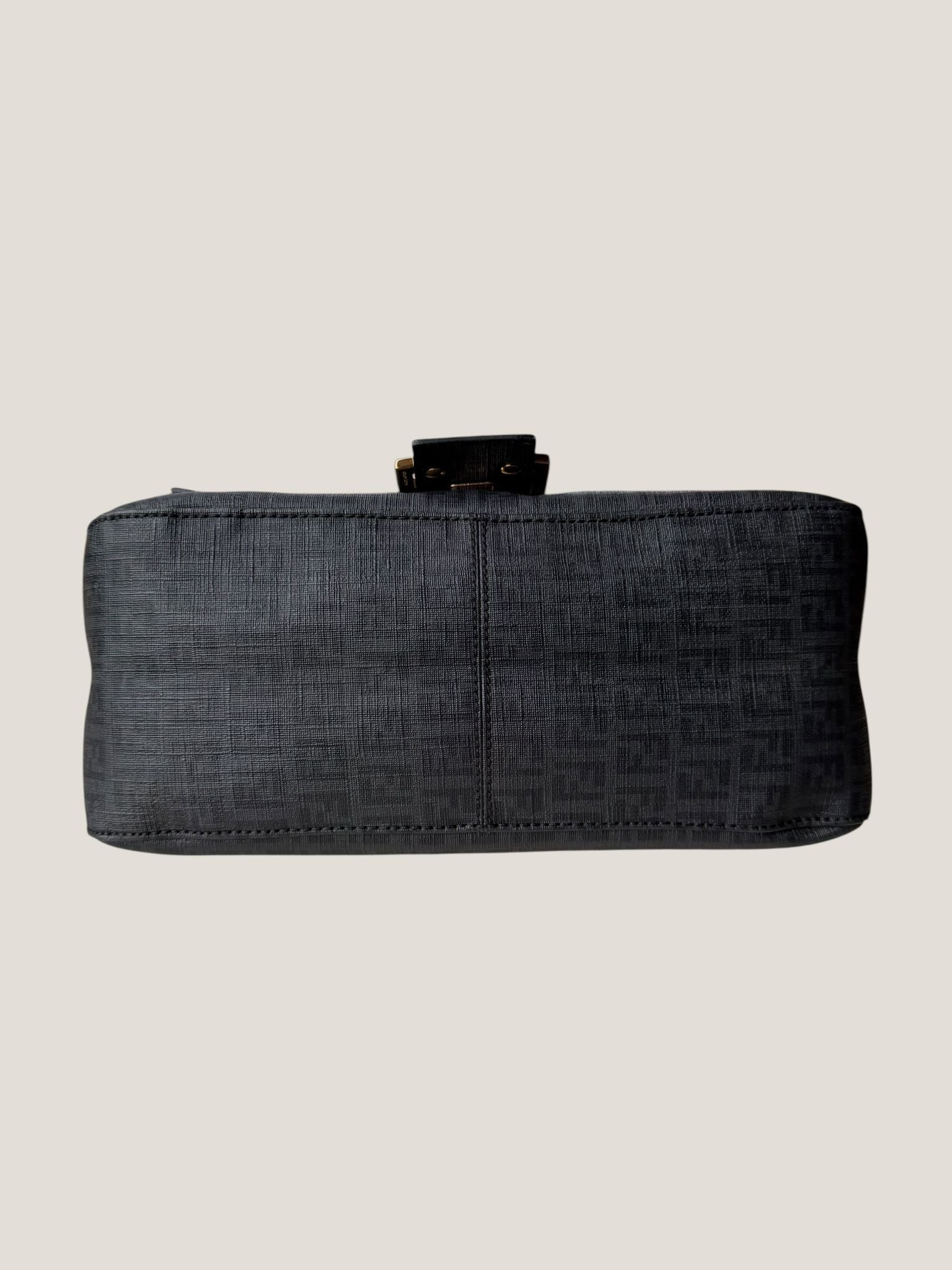 Fendi Mamma Baguette in catena oro