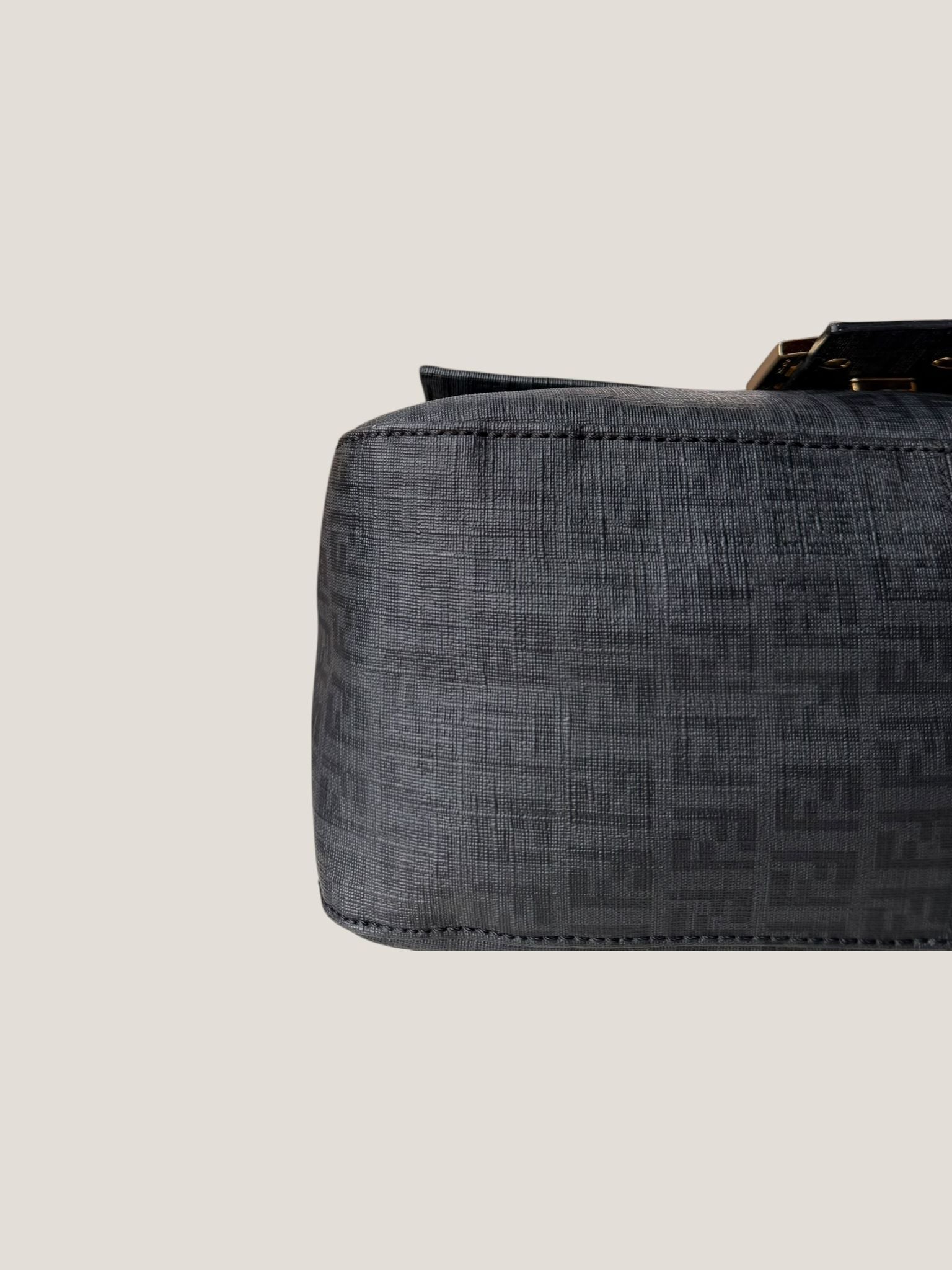 Fendi Mamma Baguette in catena oro