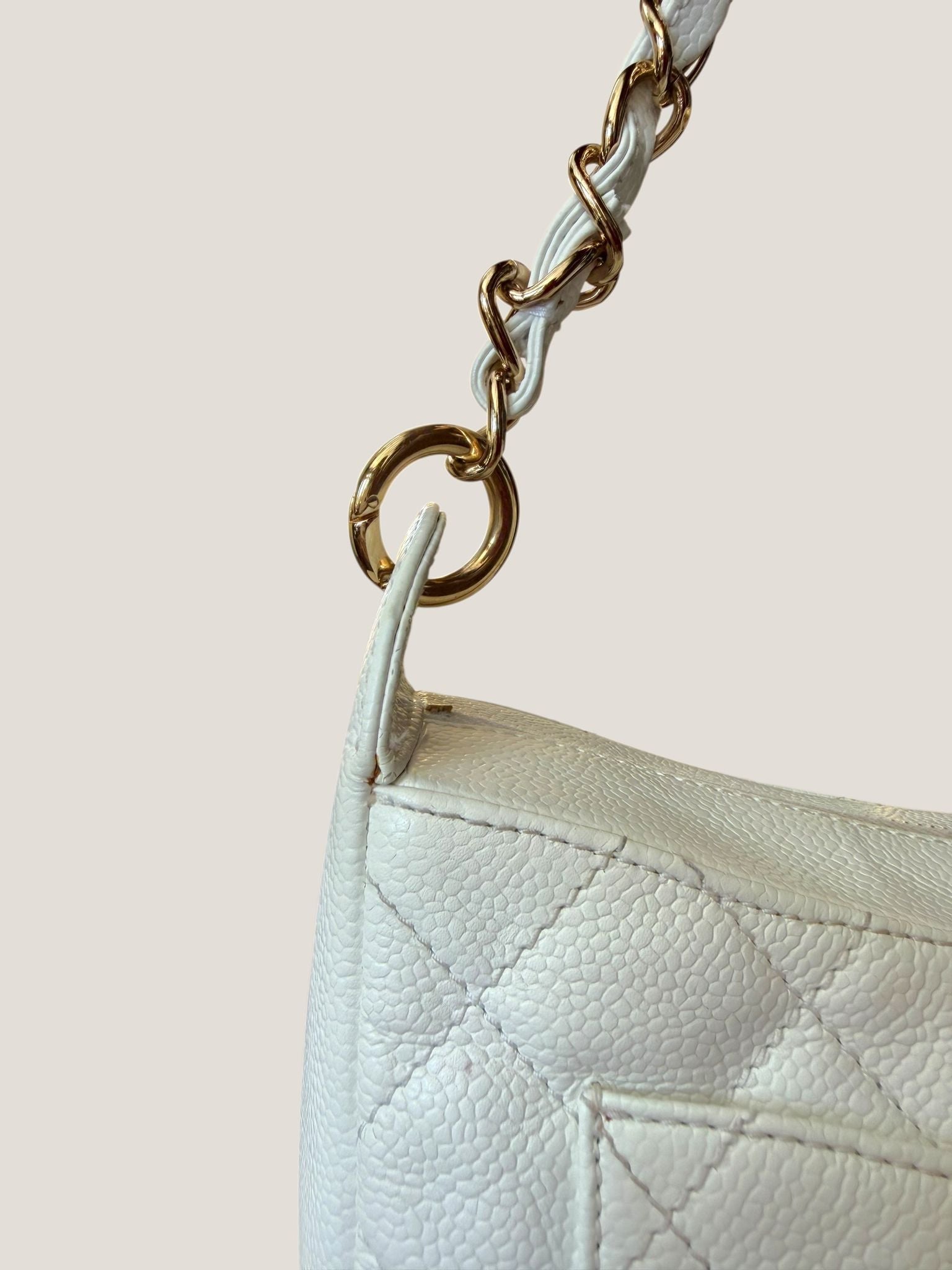 Chanel Hobo Matelassé Caviar Bianca