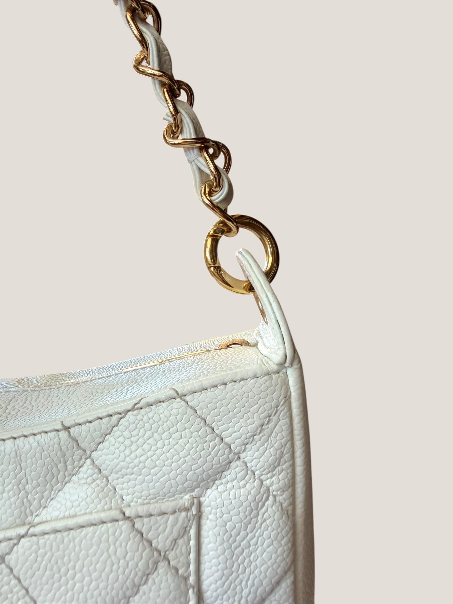 Chanel Hobo Matelassé Caviar Bianca