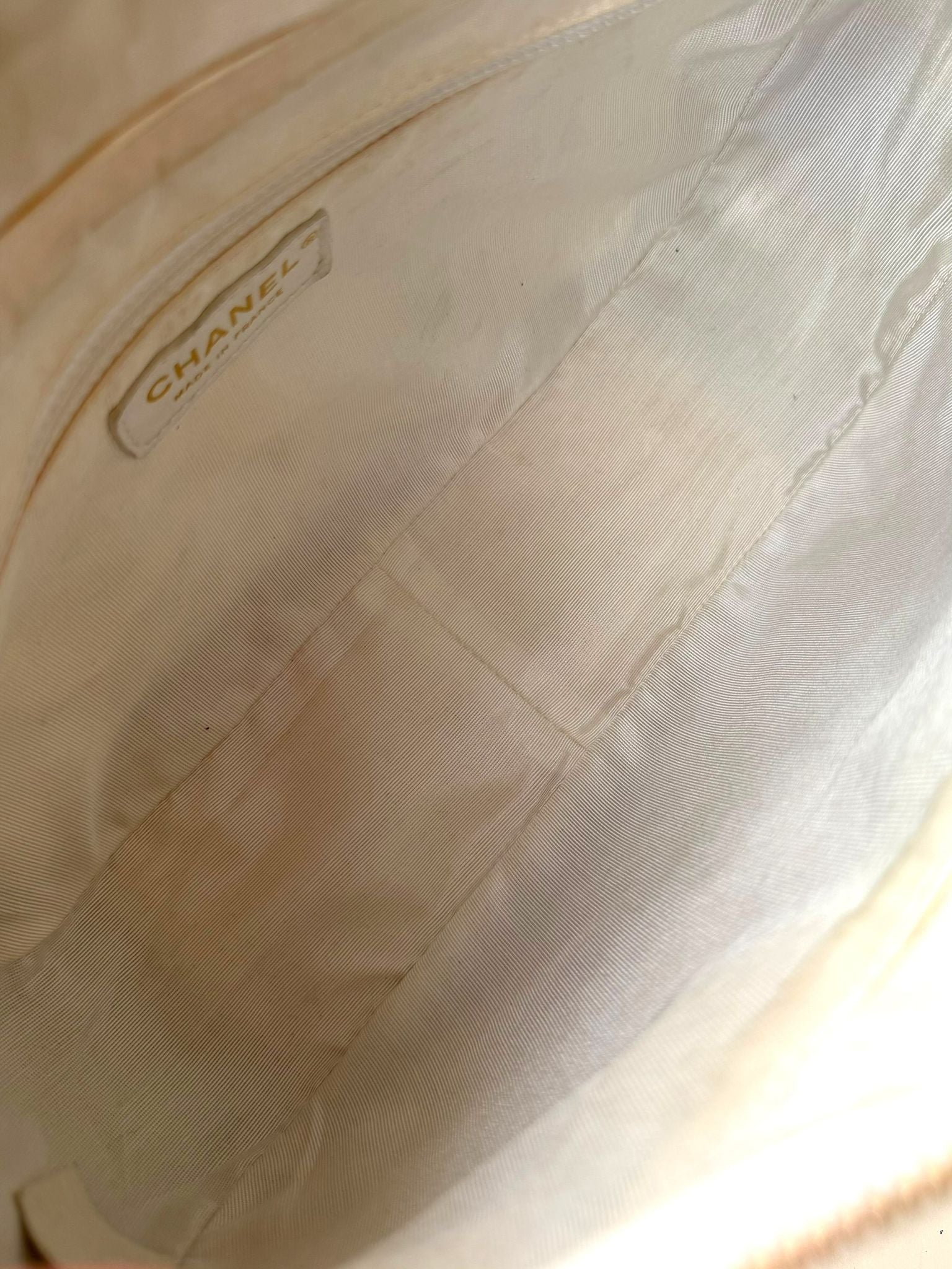 Chanel Hobo Matelassé Caviar Bianca