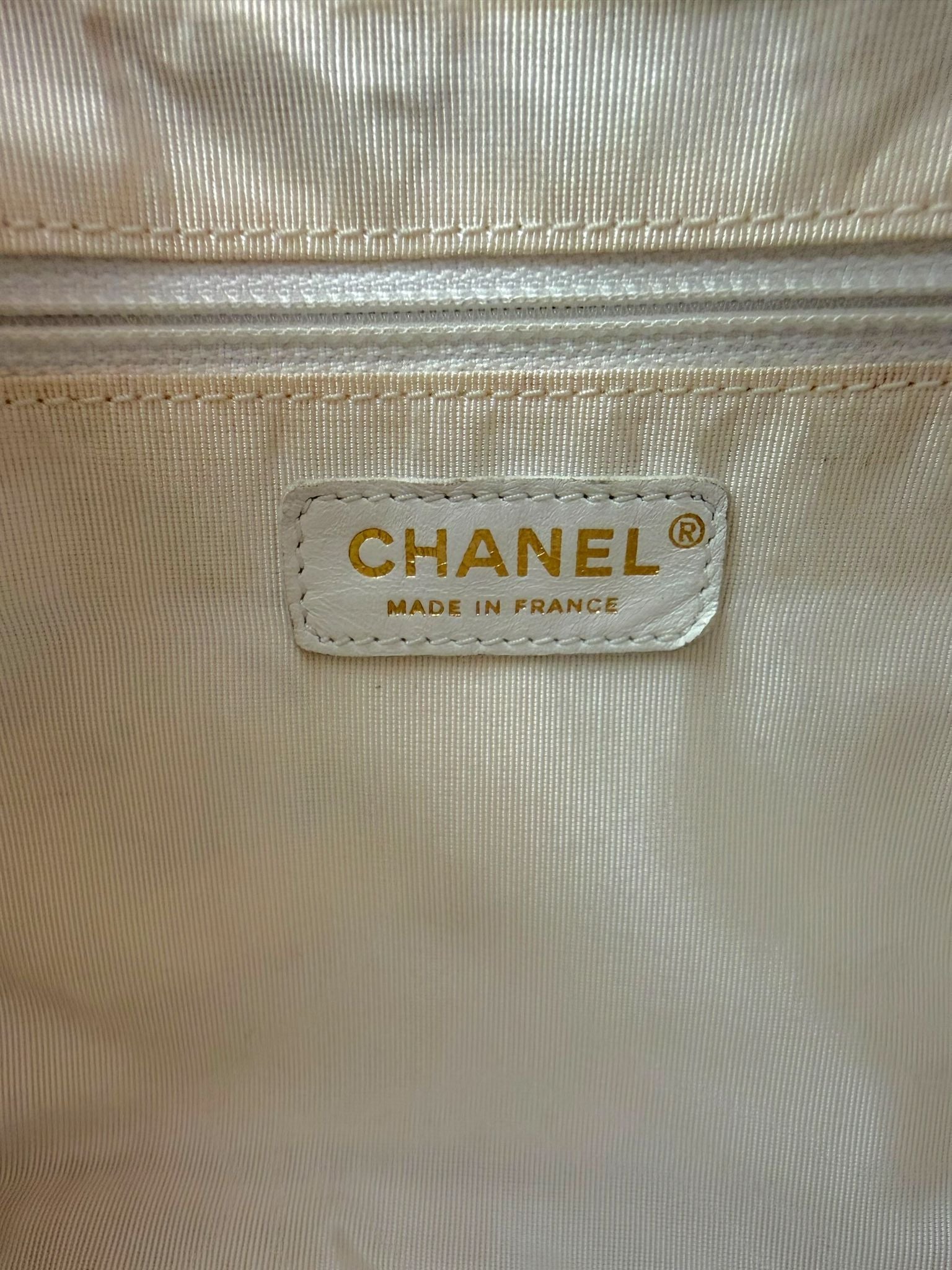 Chanel Hobo Matelassé Caviar Bianca
