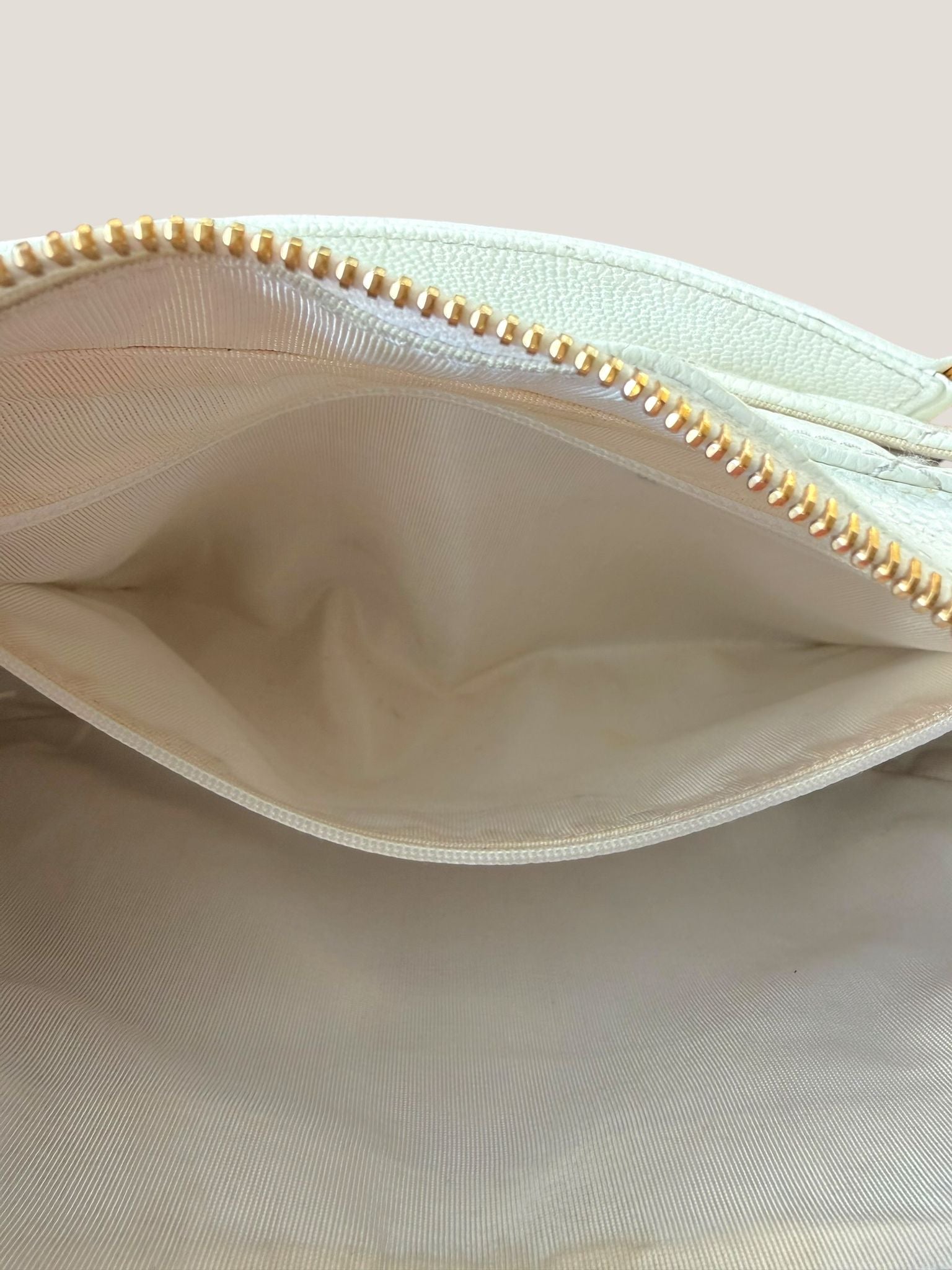 Chanel Hobo Matelassé Caviar Bianca