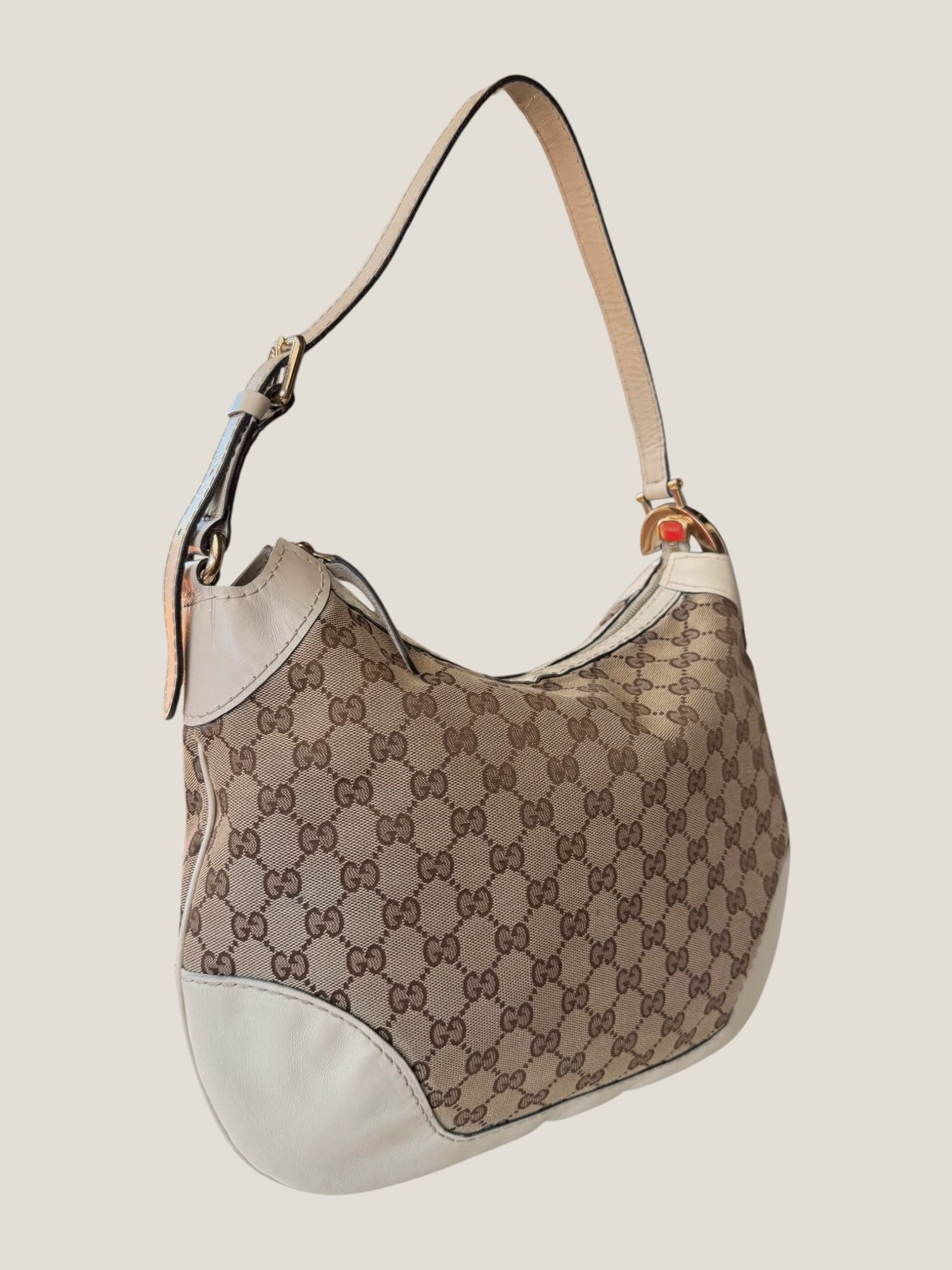 Gucci Charlotte Hobo GG Canvas con Maxi G Dorata
