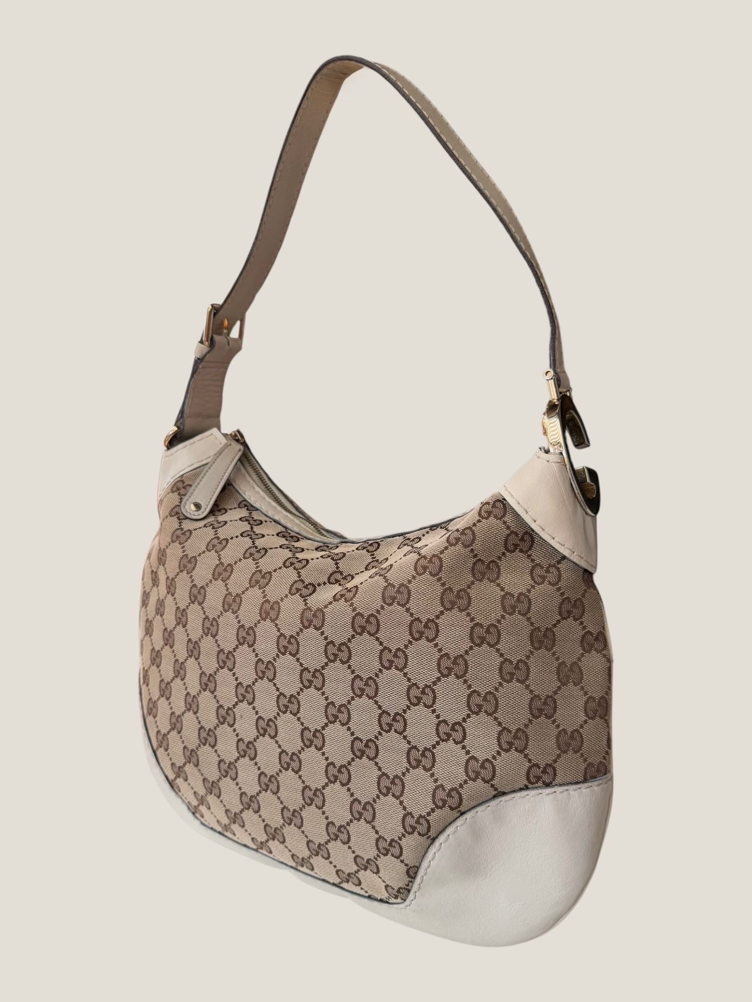 Gucci Charlotte Hobo GG Canvas con Maxi G Dorata