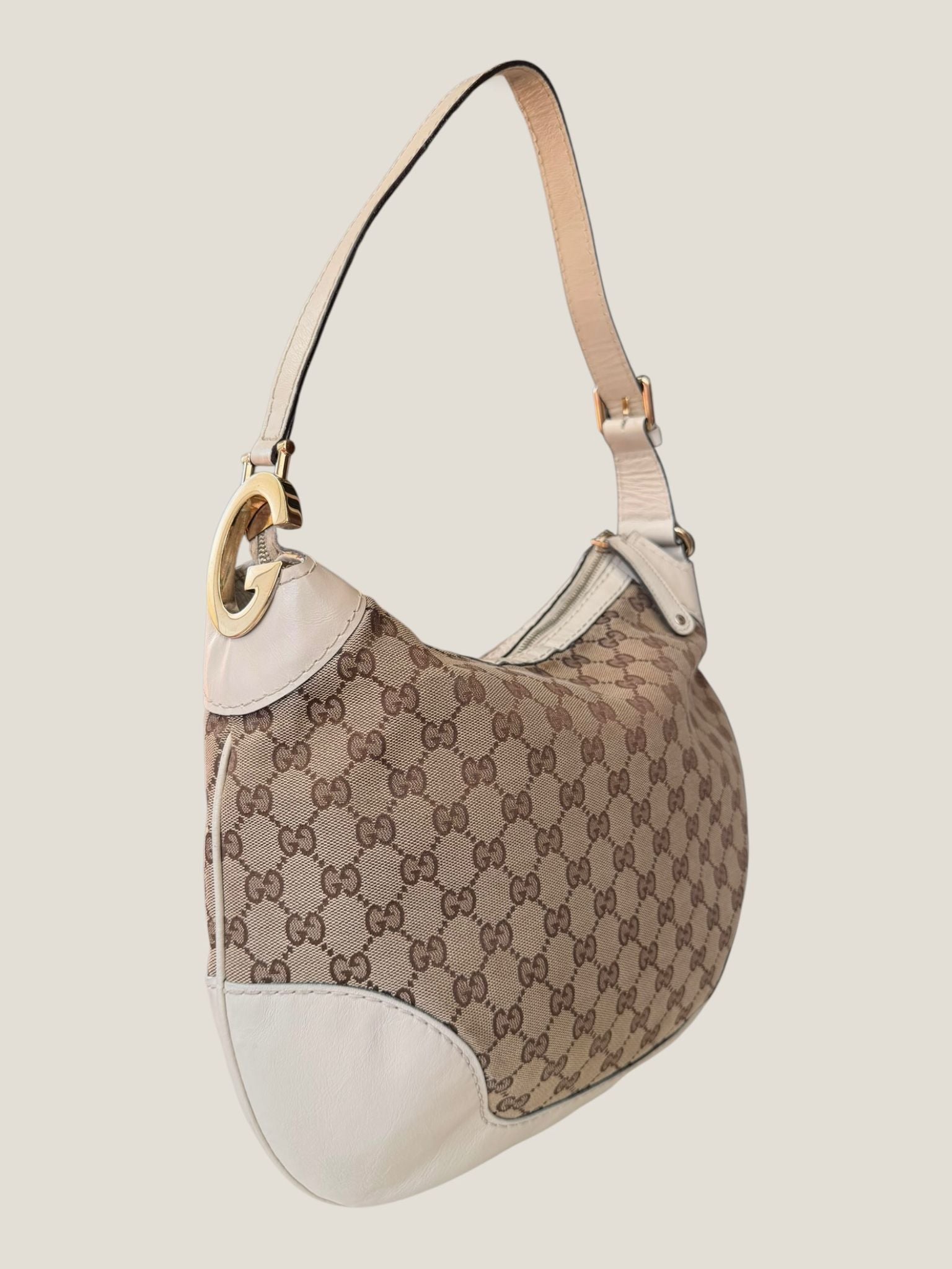 Gucci Charlotte Hobo GG Canvas con Maxi G Dorata